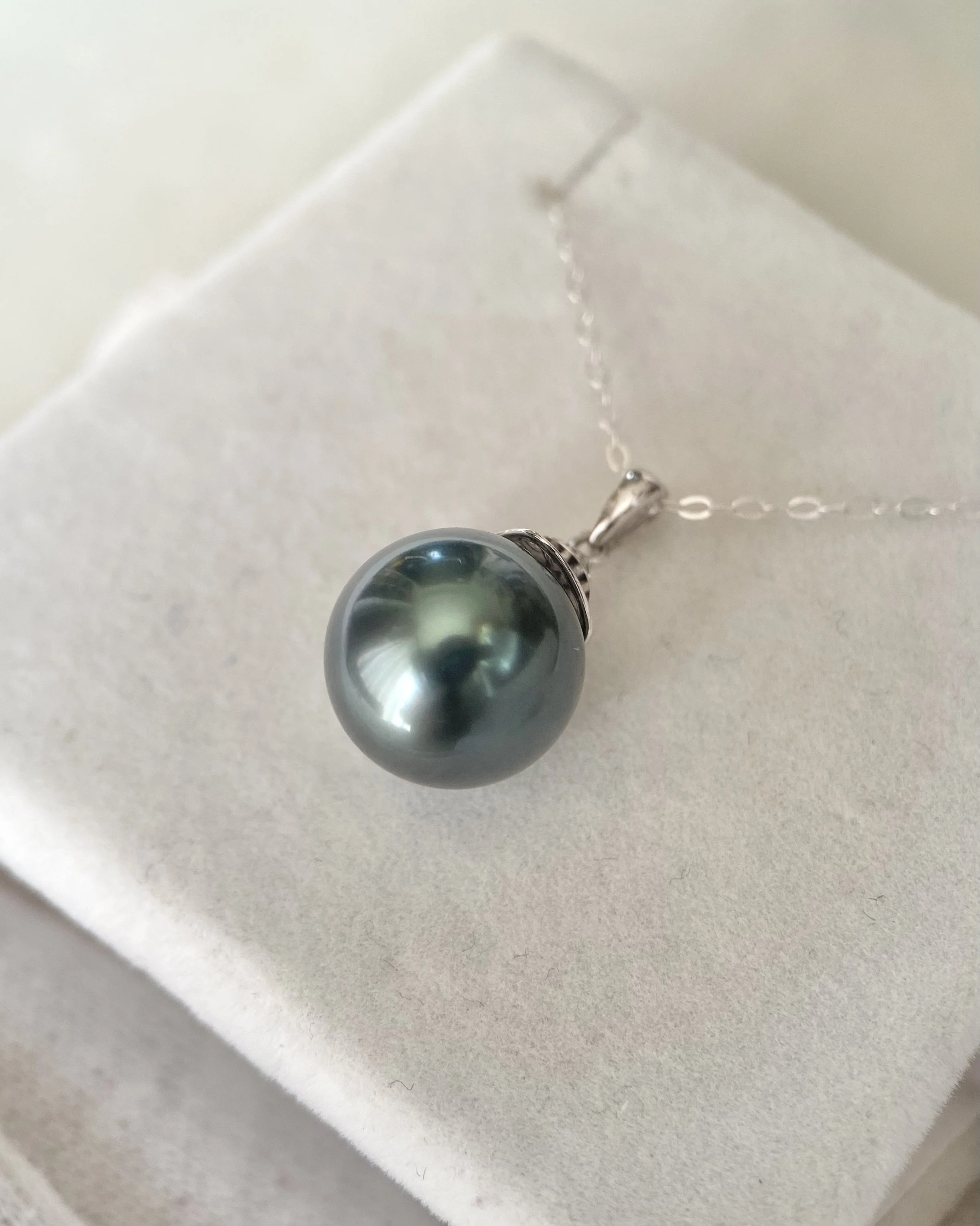 Solid 18K White Gold_Top Gr Peacock Green-Blue Tahitian South Sea Pearl Pendant 11mm, Architectural Fan Design, Deep Oily Lustre Starlit Pearls