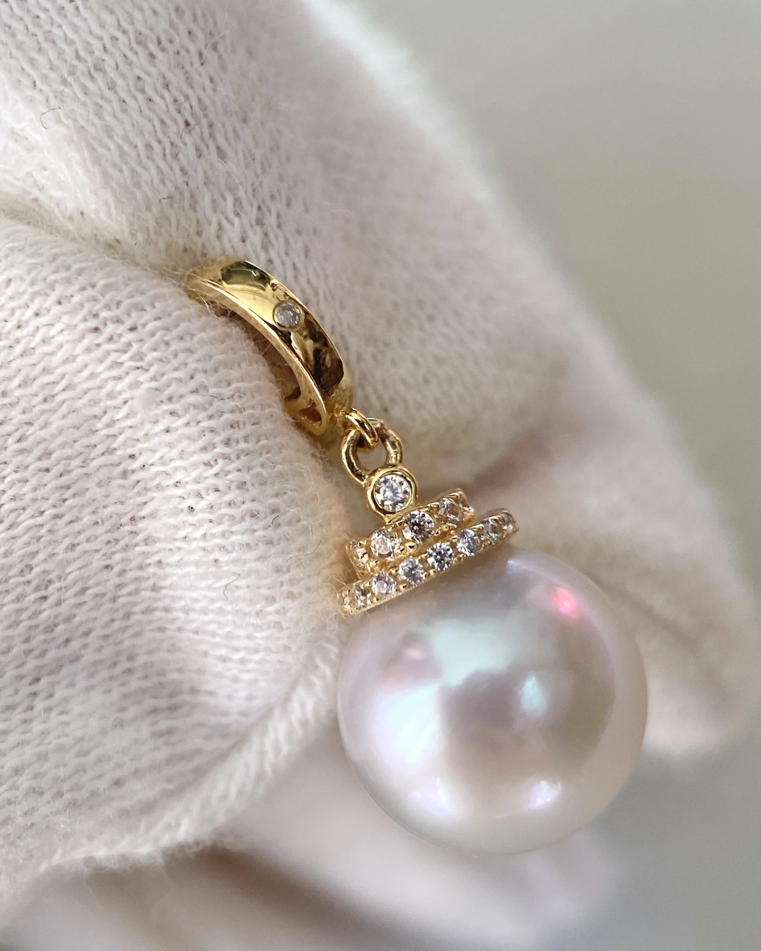 Solid 18K Gold & D0.003CT Diamond, White Australian South Sea Pearl Pendant 9.6mm,Detachable Pavé Crown Bail, Double-Tier Pavé Crown Starlit Pearls