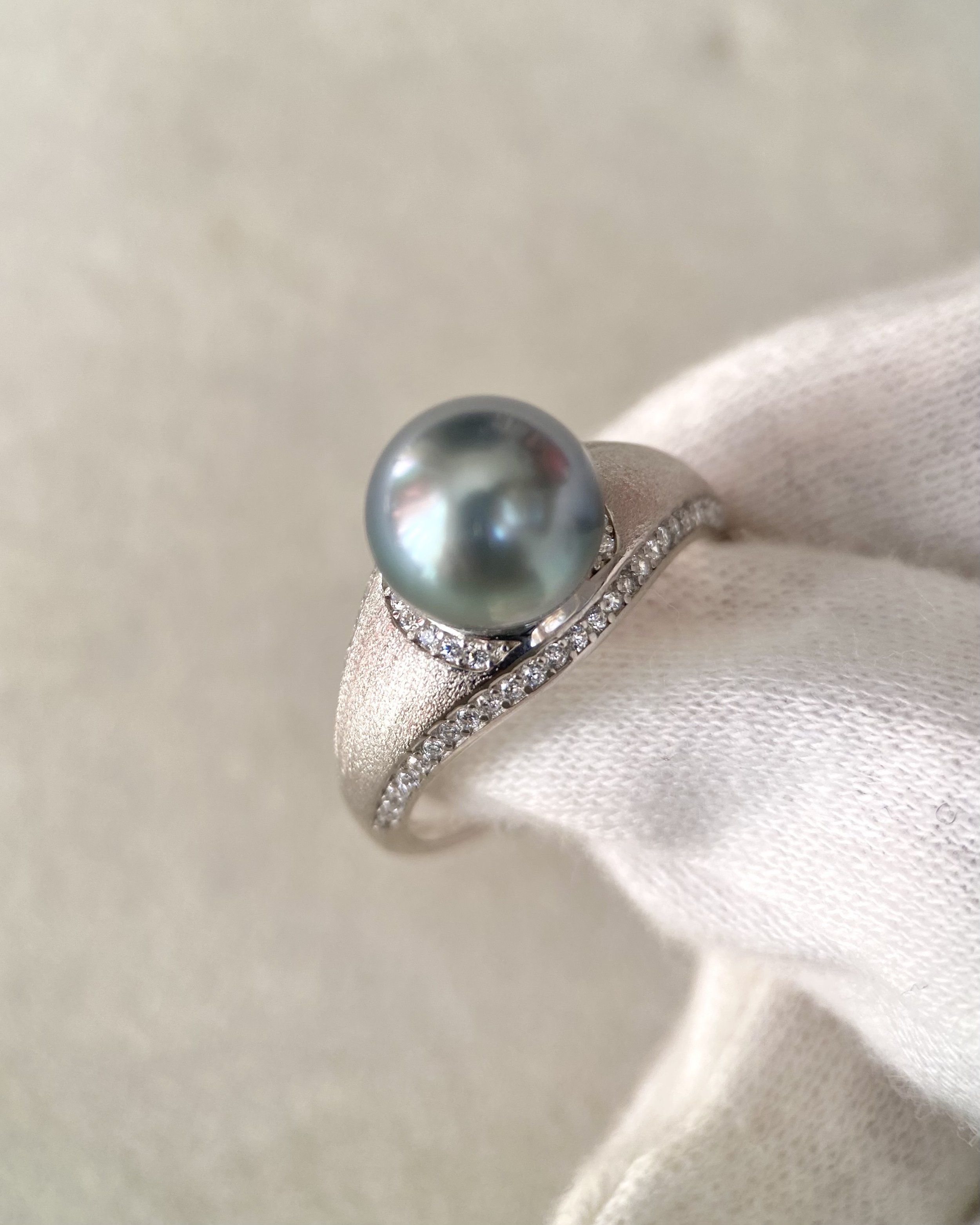 Tahitian Peacock Green South Sea Pearl Ring, Lagoon and Plum Overtones, Mirror Lustre, Japanese S925 Satin-Finish Adjustable Band Starlit Pearls