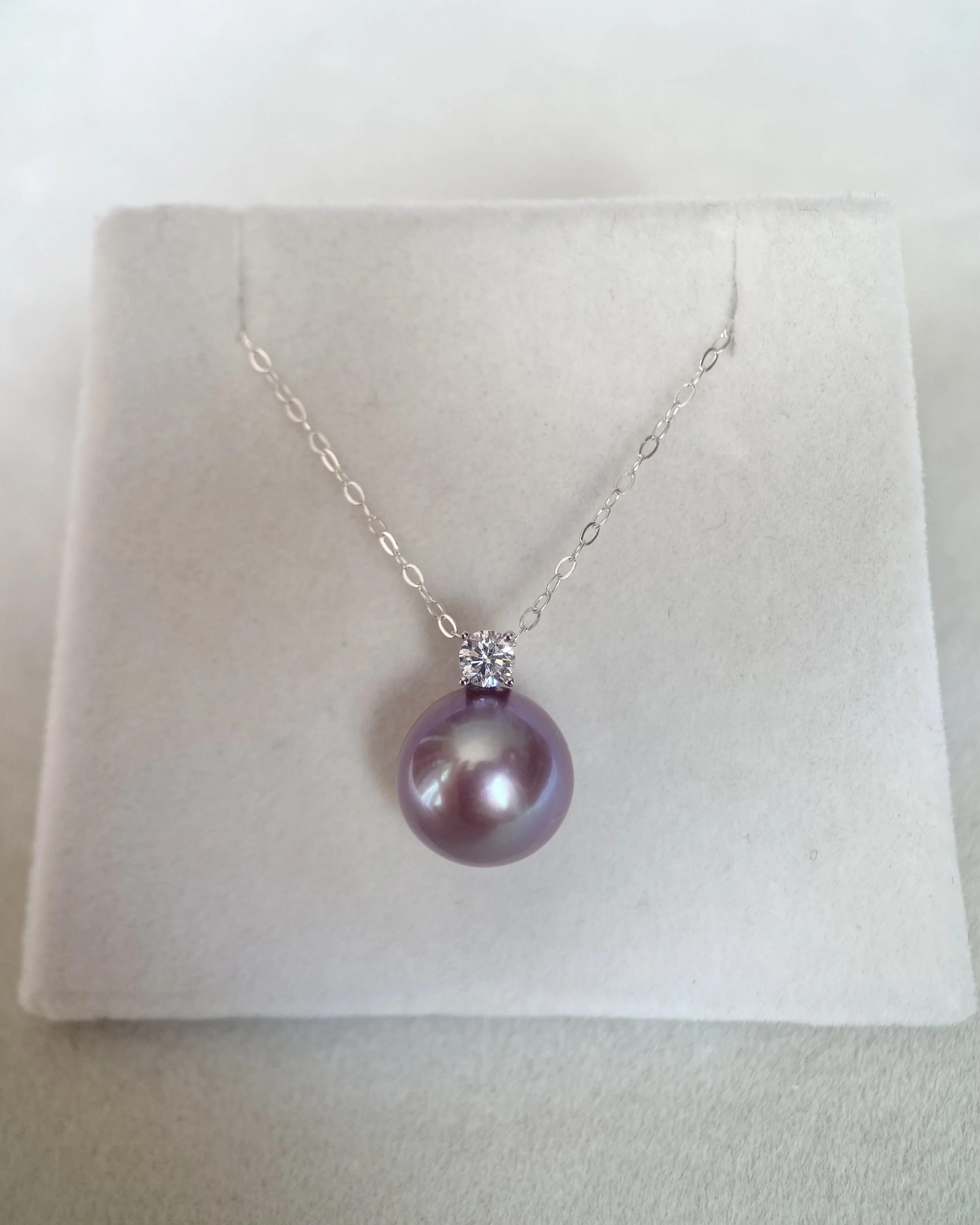 Solid 18K White Gold_Top Quality Eminence Purple Freshwater Pearl Pendant 9.5mm, Crystal-Clear Gem Lustre with Peacock Green Overtone Starlit Pearl