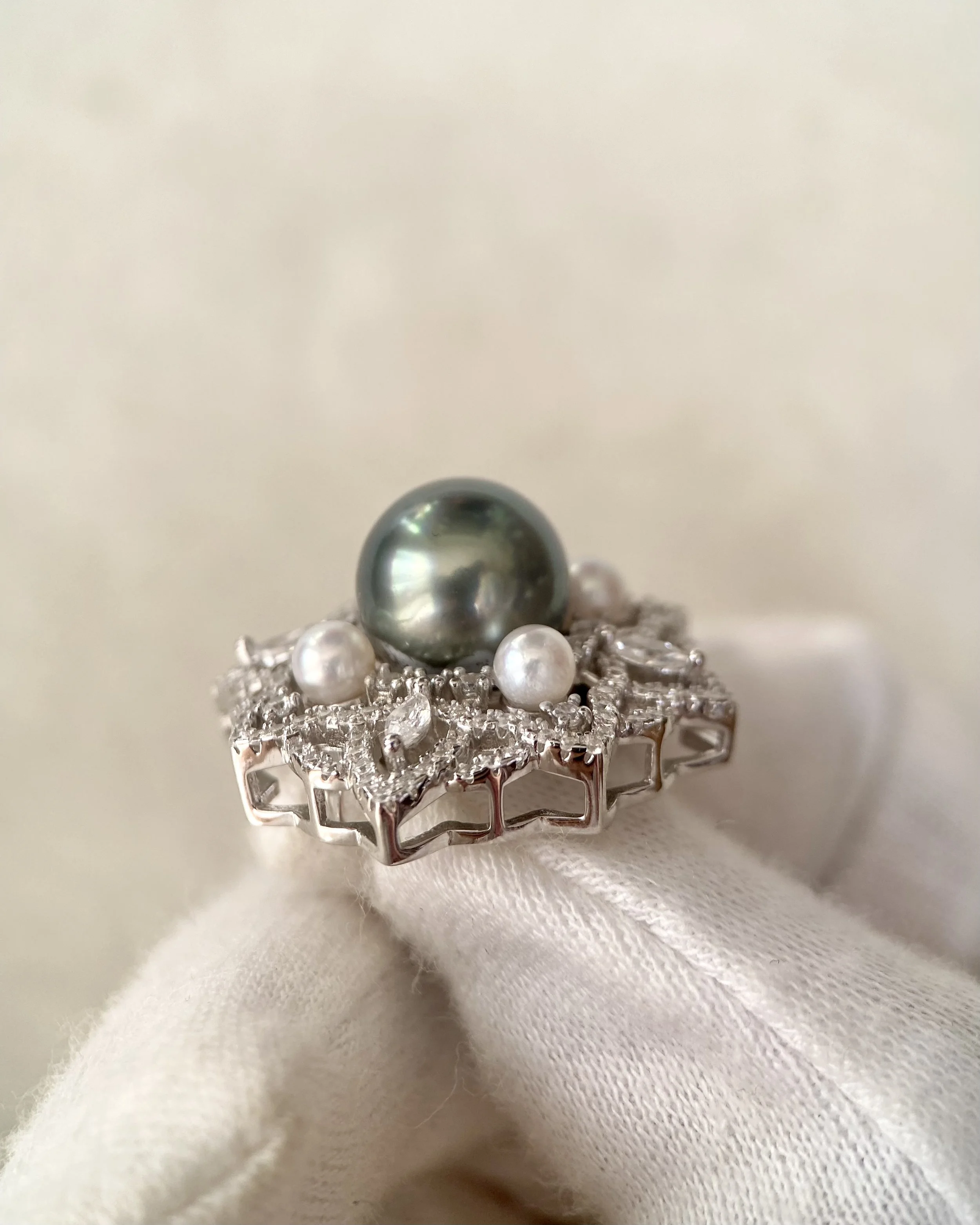 Rare 2-in-1 Brooch & Pendant, Dark Peacock Green Tahitian South Sea Pearl_Japanese Sairindama Akoya, Ornate Floral Starburst S925