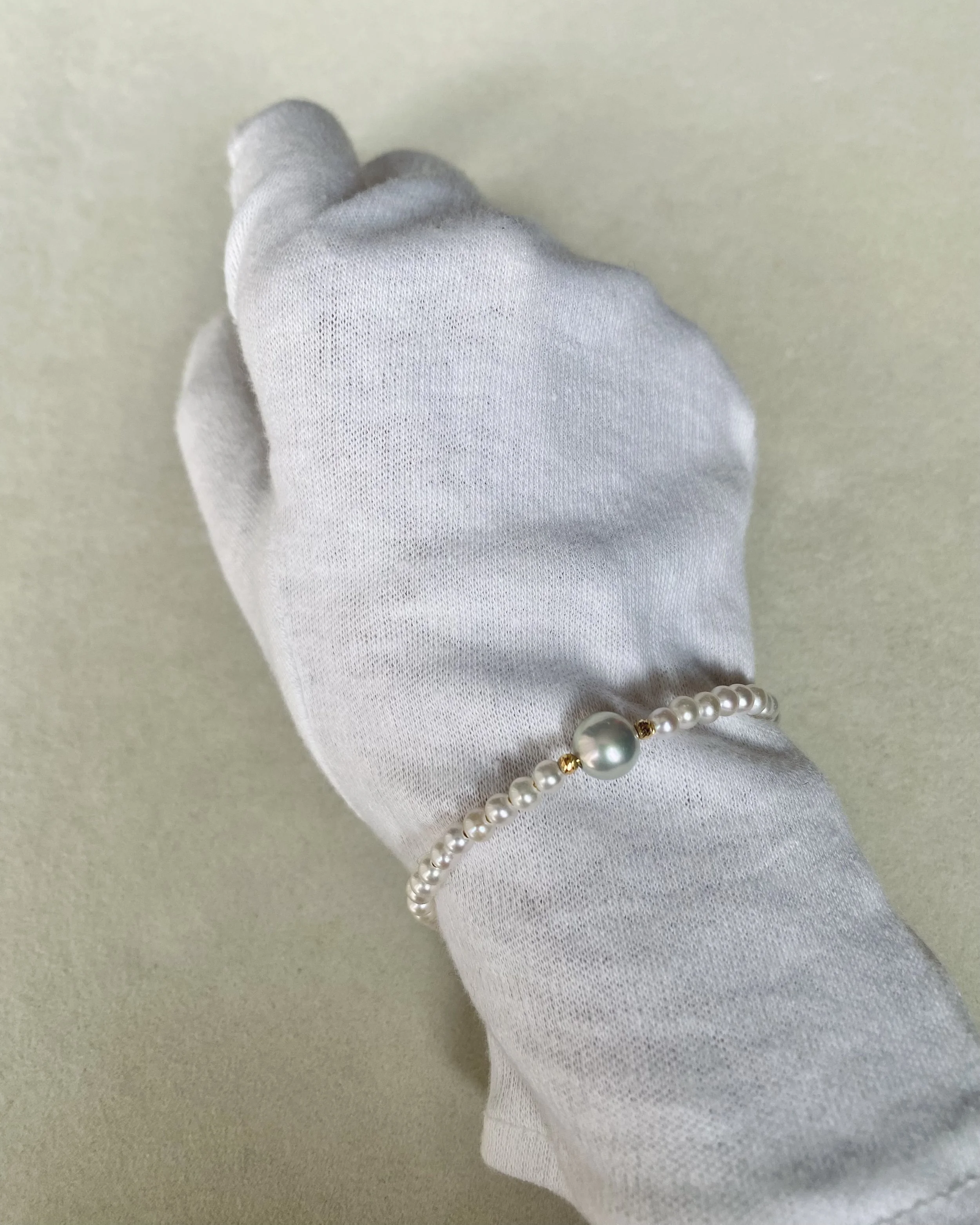 Specially Selected Japanese Silver-White Madama Akoya Pearl Bracelet 7.8mm, Mirror Lustre,Freshwater Pearls, Faceted 18K Gold Accents Starlit Pearls