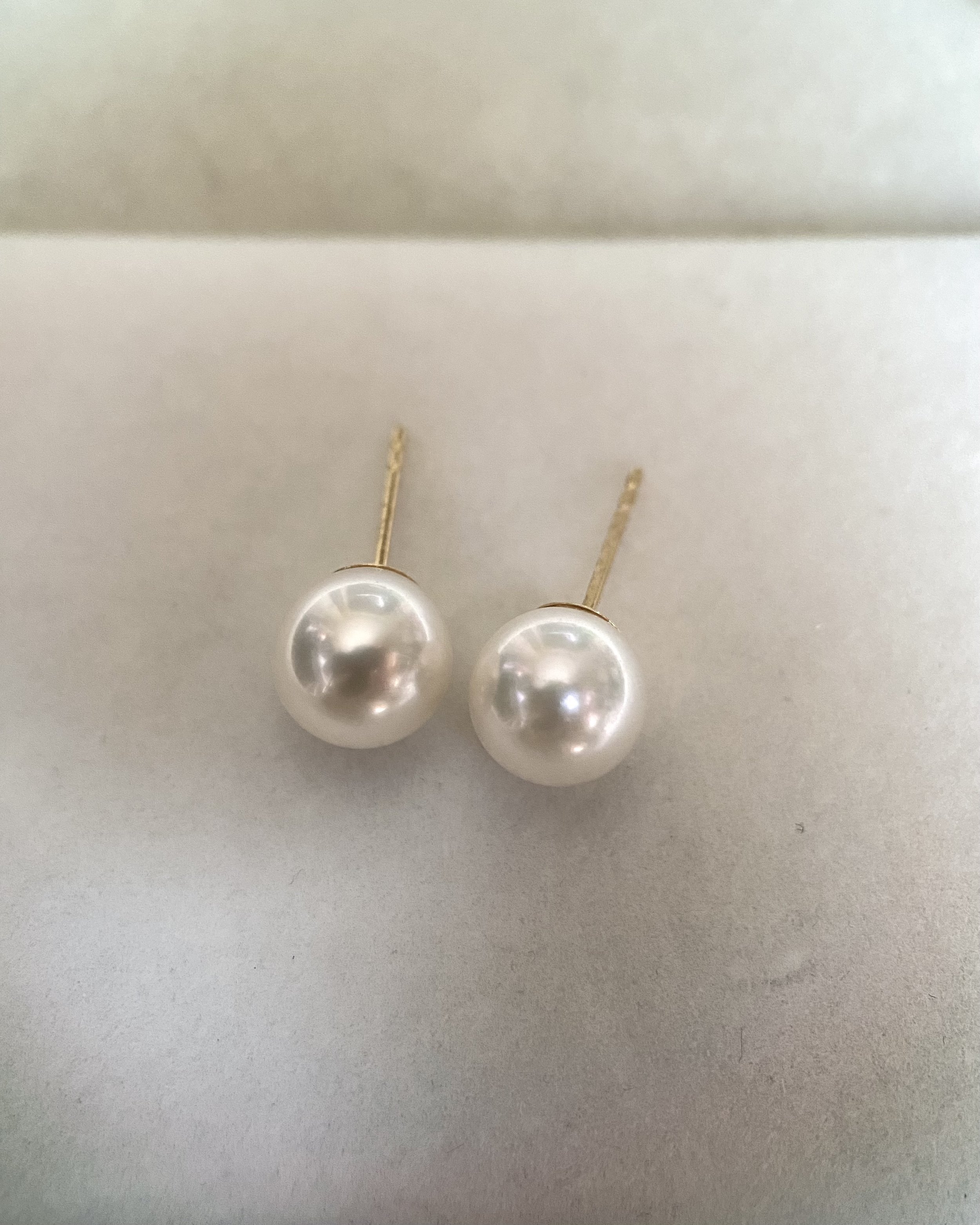Exceptional Quality 8.5mm Australian South Sea White Pearl Stud Earrings, Pure White Colour, Mirror-Like Aurora Lustre, Durable 18K Solid Gold Posts Starlit Pearls