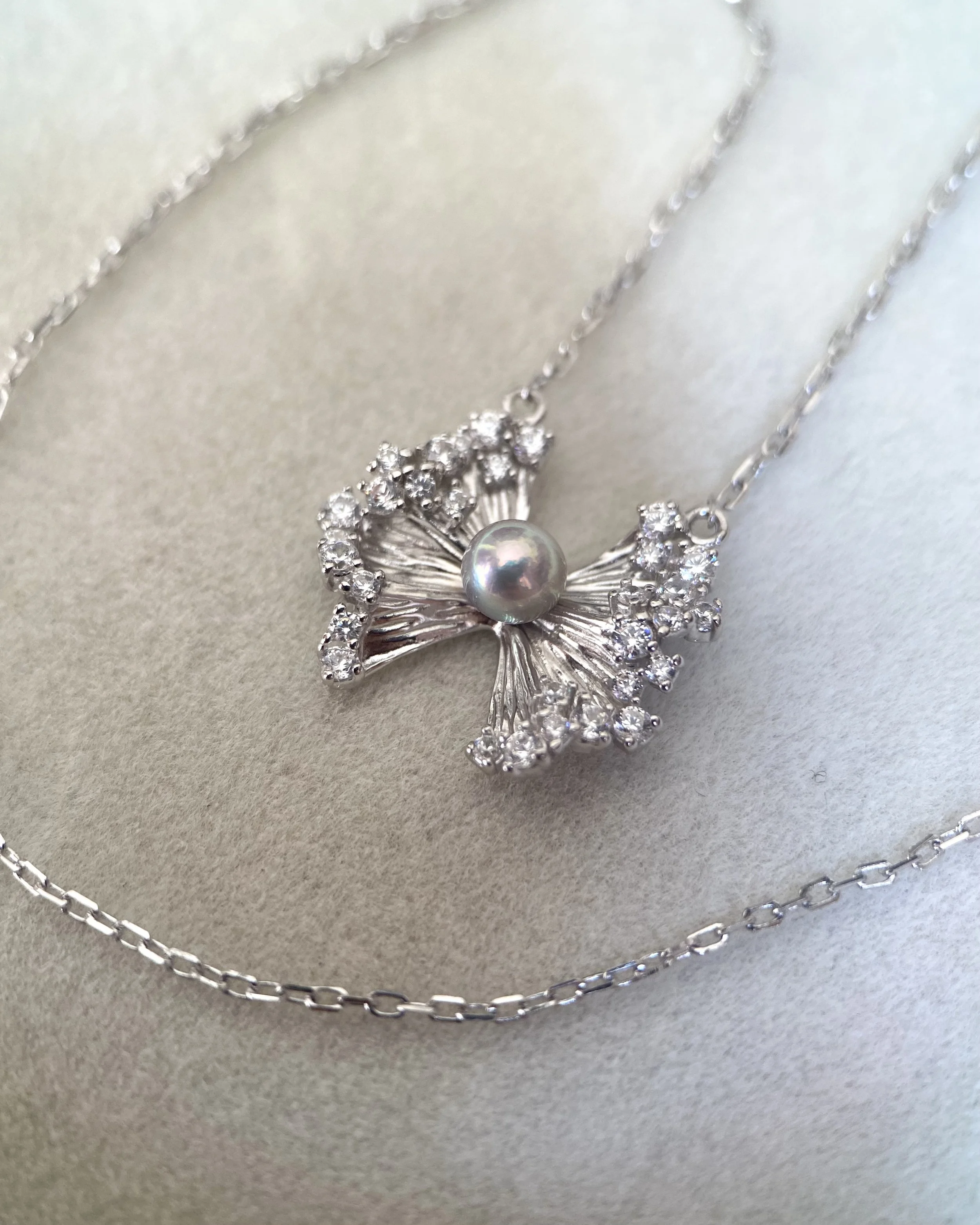 Top Gr Japanese Silver-Grey Saiundama Akoya Pearl Pendant Necklace 4.4mm, Radiating Ribbon Bow S925 Design, Iridescent Rainbow Orient Starlit Pearls