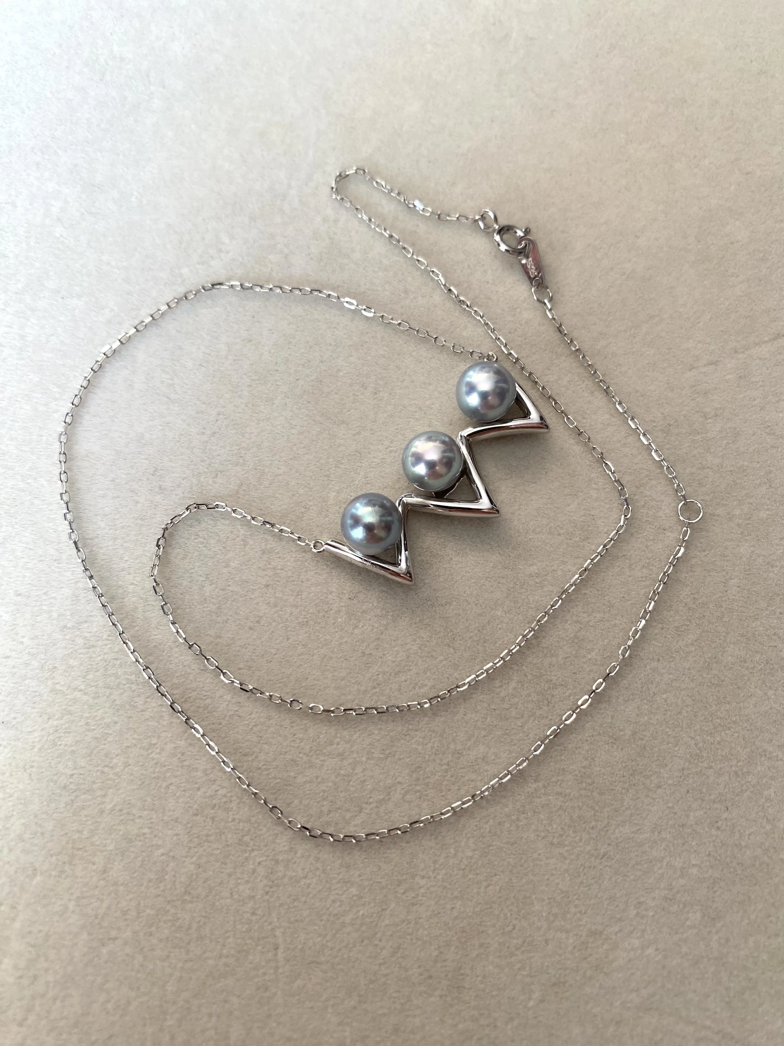 Metallic Electric-Blue Japanese Madama Akoya Triple Pearl Pendant Necklace 7mm, Radiant Lustre, S925 Silver Cat-Paw,Jewellery Showpiece Starlit Pearls