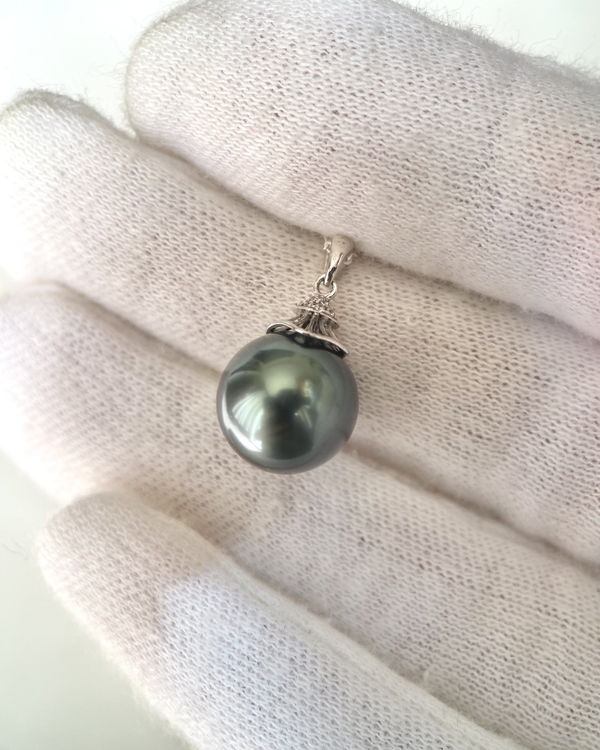 Solid 18K White Gold_Top Gr Peacock Green-Blue Tahitian South Sea Pearl Pendant 11mm, Architectural Fan Design, Deep Oily Lustre Starlit Pearls
