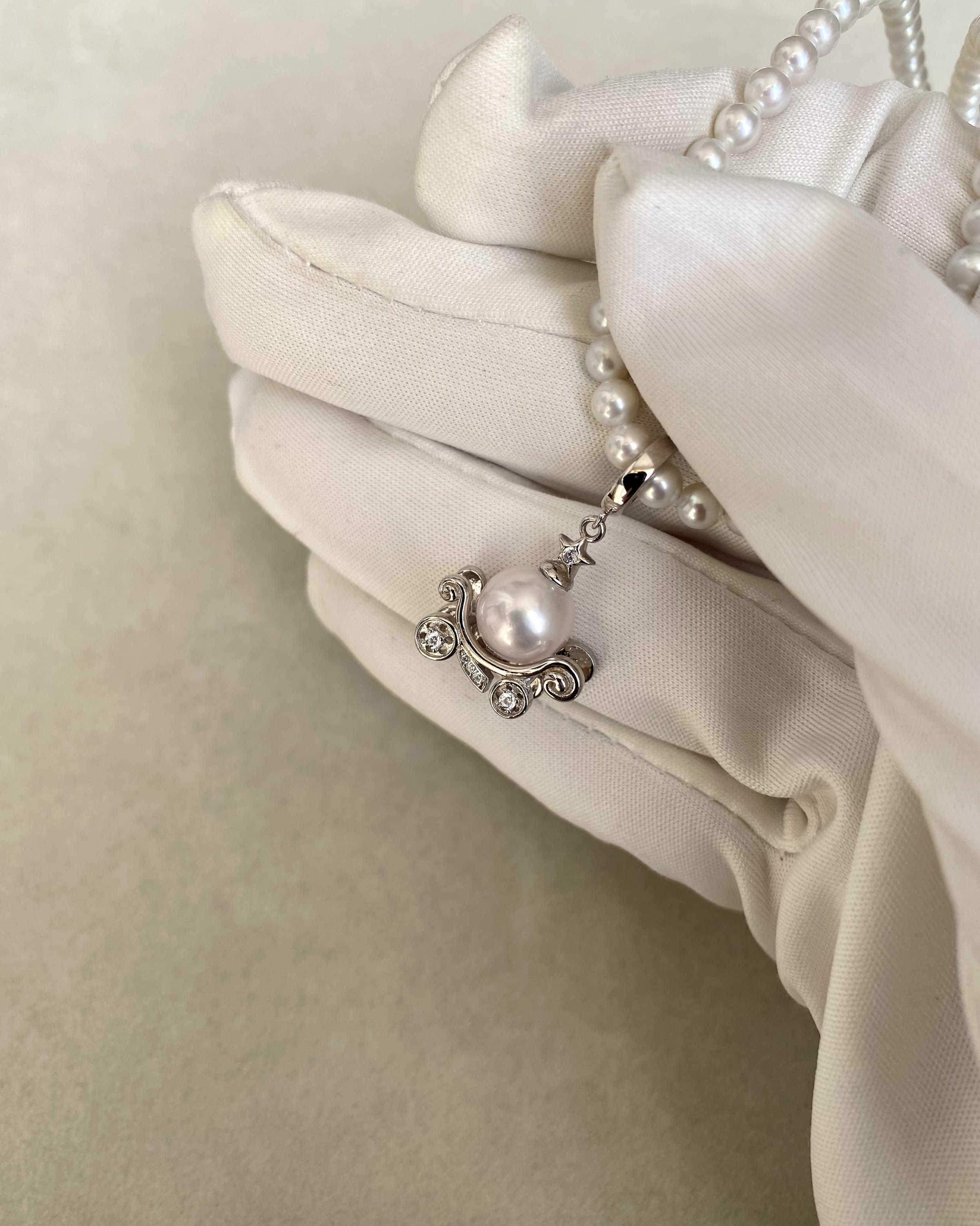 8.5-9mm Japanese Silky White Akoya Pearl Pendant, Brilliant Lustre, Japanese-Made Cinderella Carriage Setting, S925 Silver Openable Bail Starlit Pearls