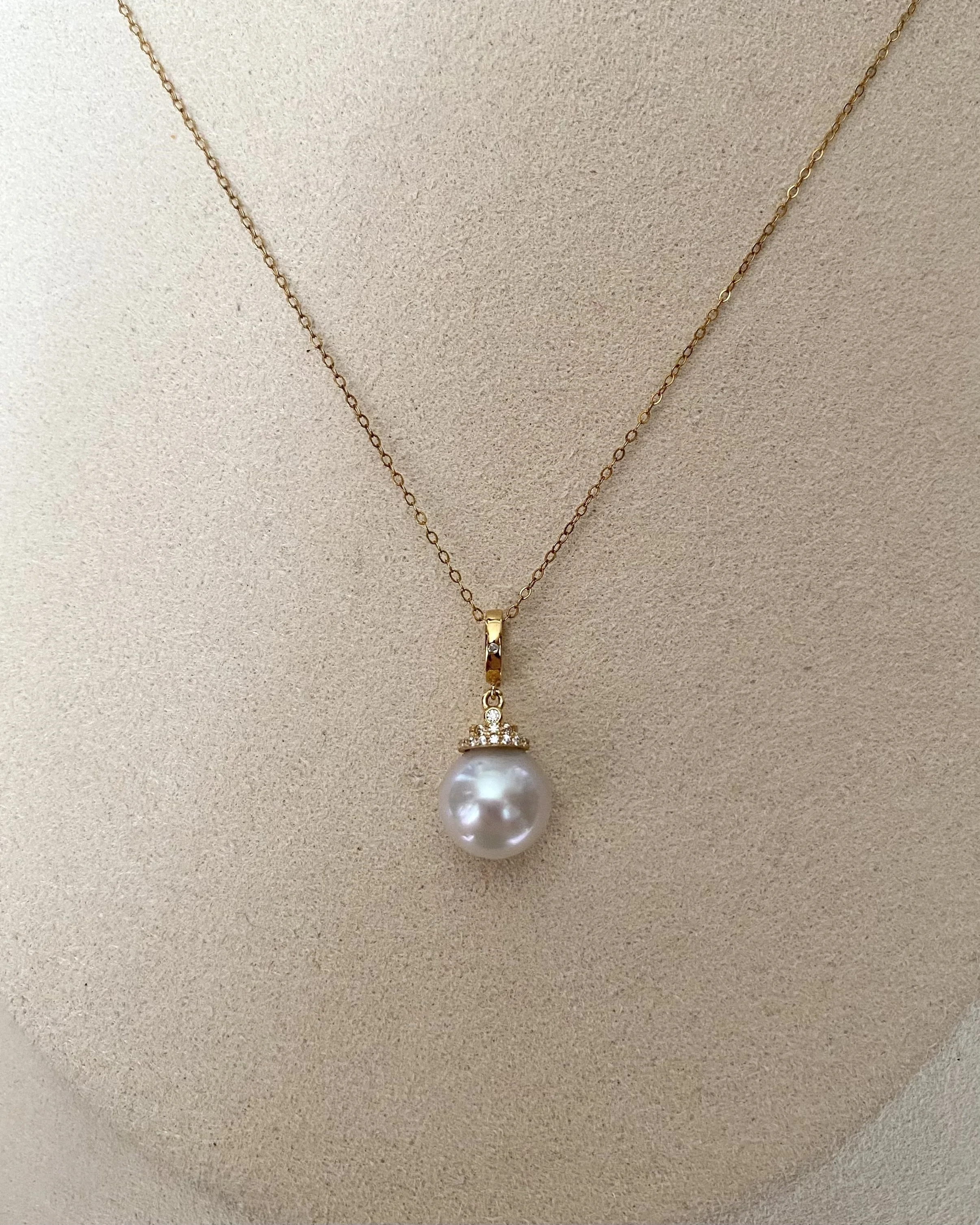 Solid 18K Gold & D0.003CT Diamond, White Australian South Sea Pearl Pendant 9.6mm,Detachable Pavé Crown Bail, Double-Tier Pavé Crown Starlit Pearls