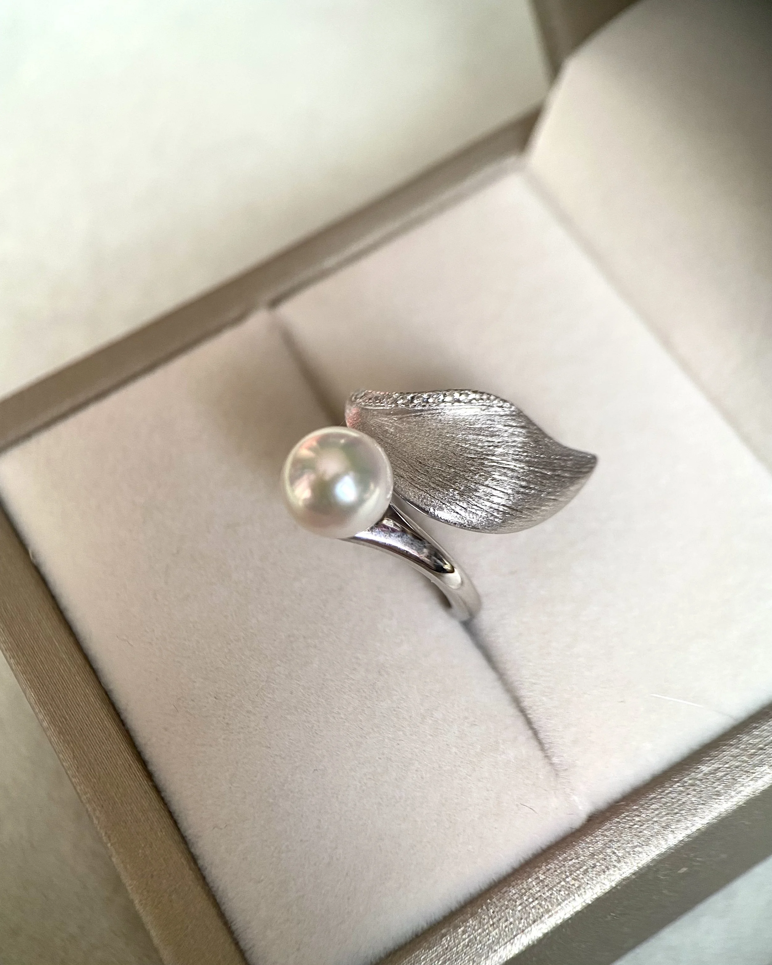 6A Aurora Lustre 7.5–8mm Japanese Crystal-White Akoya Pearl Ring, Pink Overtone, Sculptural Fish-Tail Brushed Silver &Pavé CZ Setting Starlit Pearls