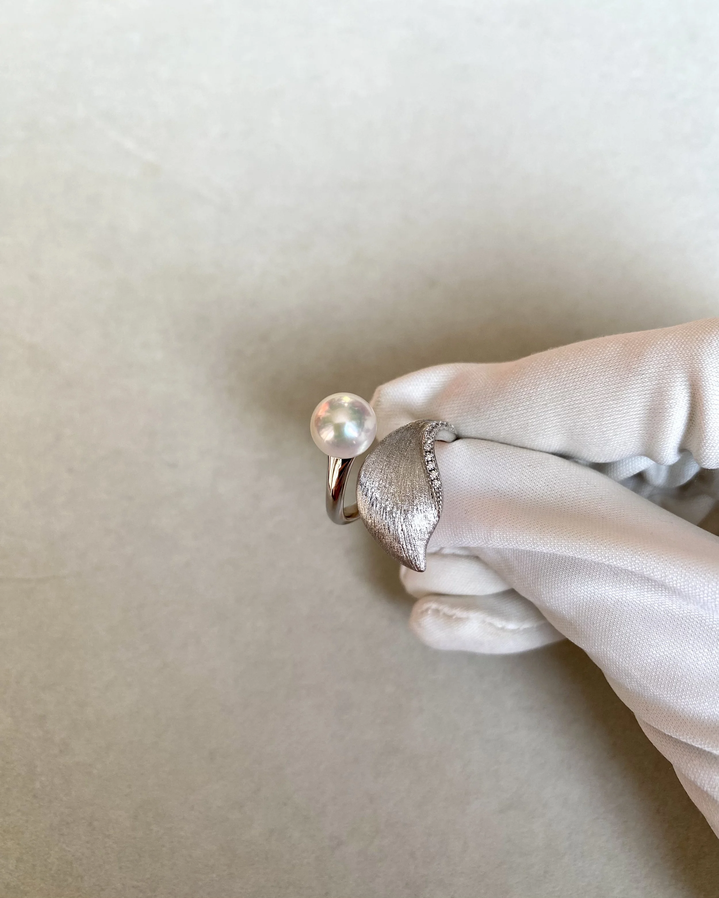 6A Aurora Lustre 7.5–8mm Japanese Crystal-White Akoya Pearl Ring, Pink Overtone, Sculptural Fish-Tail Brushed Silver &Pavé CZ Setting Starlit Pearls