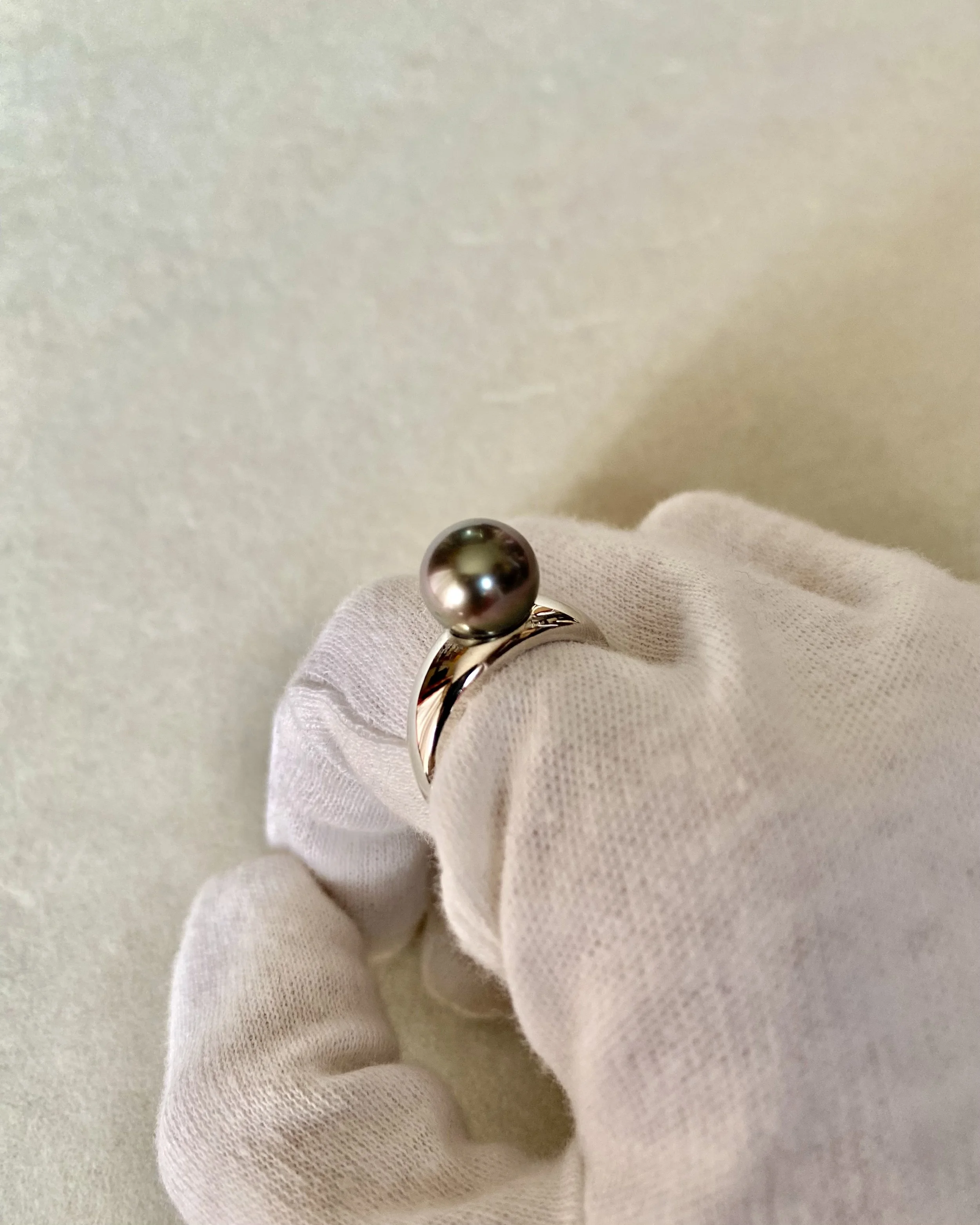 Tahitian South Sea Pearl Ring, Black Aubergine Iridescence, 9.3mm, S925 Silver Mirror-Finish Minimalist Design, Jewellery Showpiece Starlit Pearls