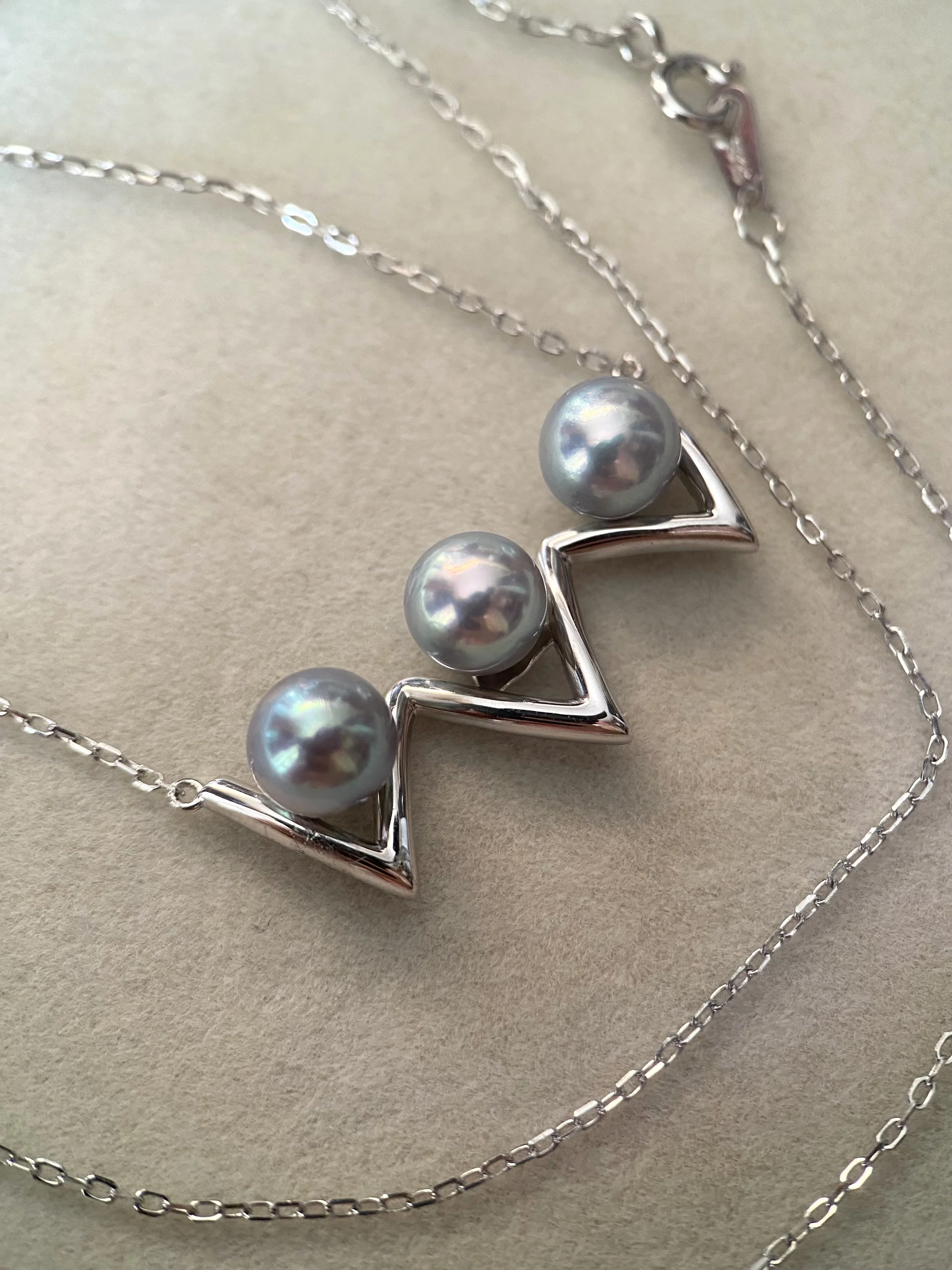Metallic Electric-Blue Japanese Madama Akoya Triple Pearl Pendant Necklace 7mm, Radiant Lustre, S925 Silver Cat-Paw,Jewellery Showpiece Starlit Pearls