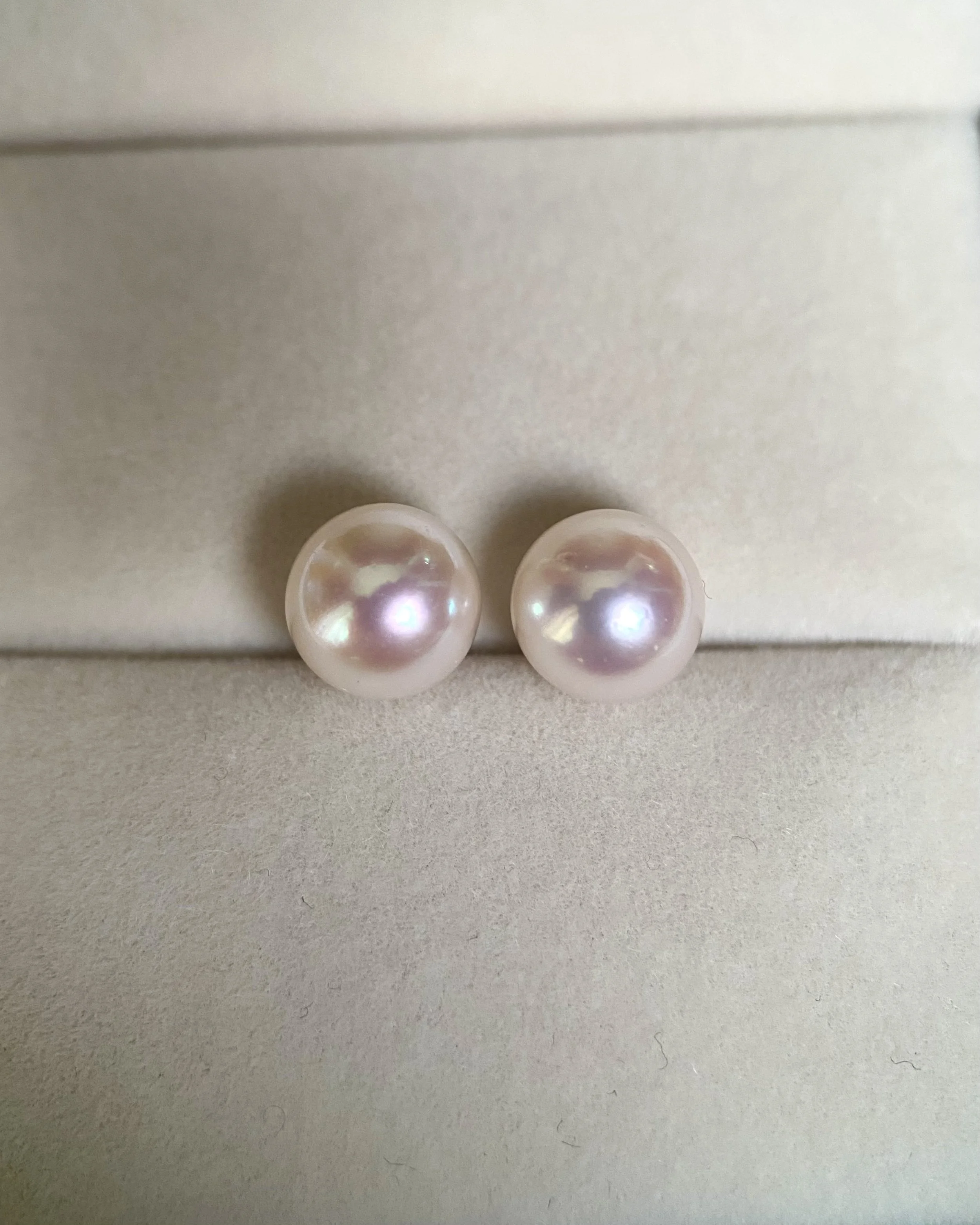 18K Solid Gold_Rare 8.5mm Sakura-Pink Japanese Koshimono Akoya Pearl Earrings, Tennyo Quality with 6A Aurora Lustre Starlit Pearls