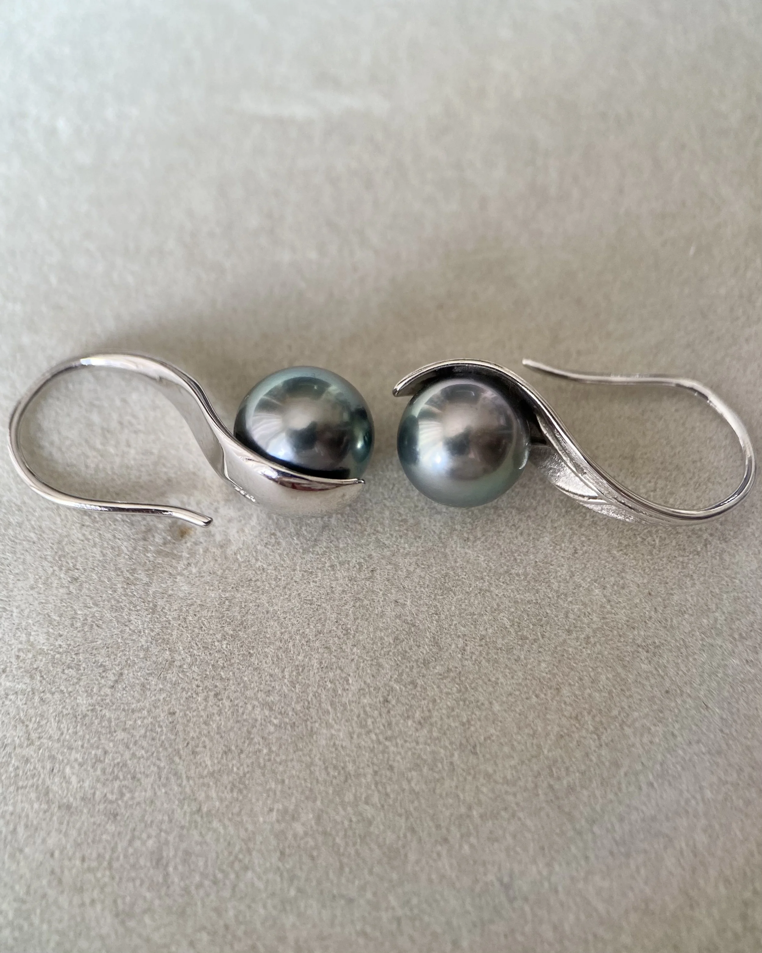 Lagoon Peacock Green Tahitian South Sea Pearl Earrings 9mm, 6A Metallic Lustre, Japanese Brushed Sculptural Leaf 925 Hooks, Showpiece Starlit Pearls