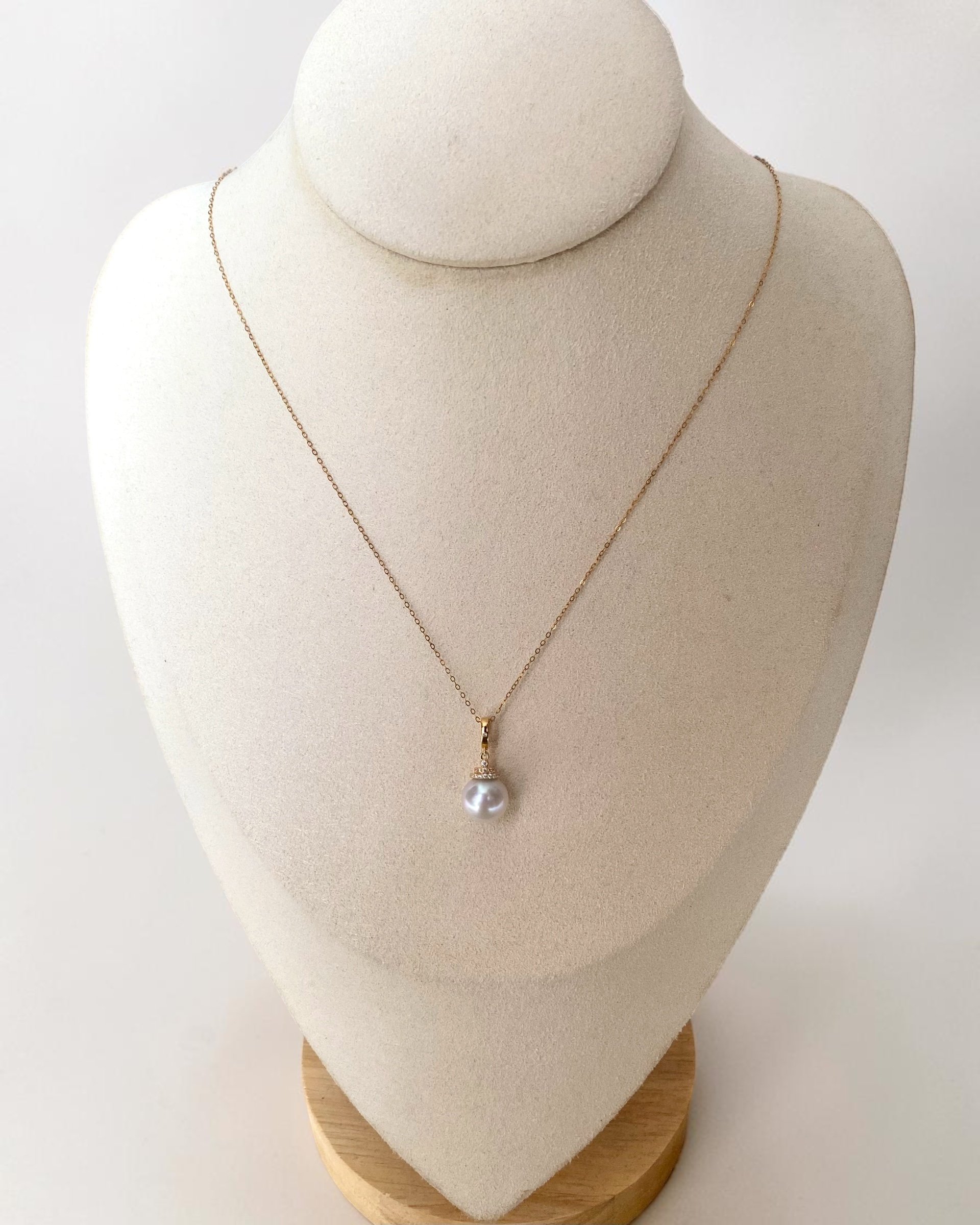 Solid 18K Gold & D0.003CT Diamond, White Australian South Sea Pearl Pendant 9.6mm,Detachable Pavé Crown Bail, Double-Tier Pavé Crown Starlit Pearls