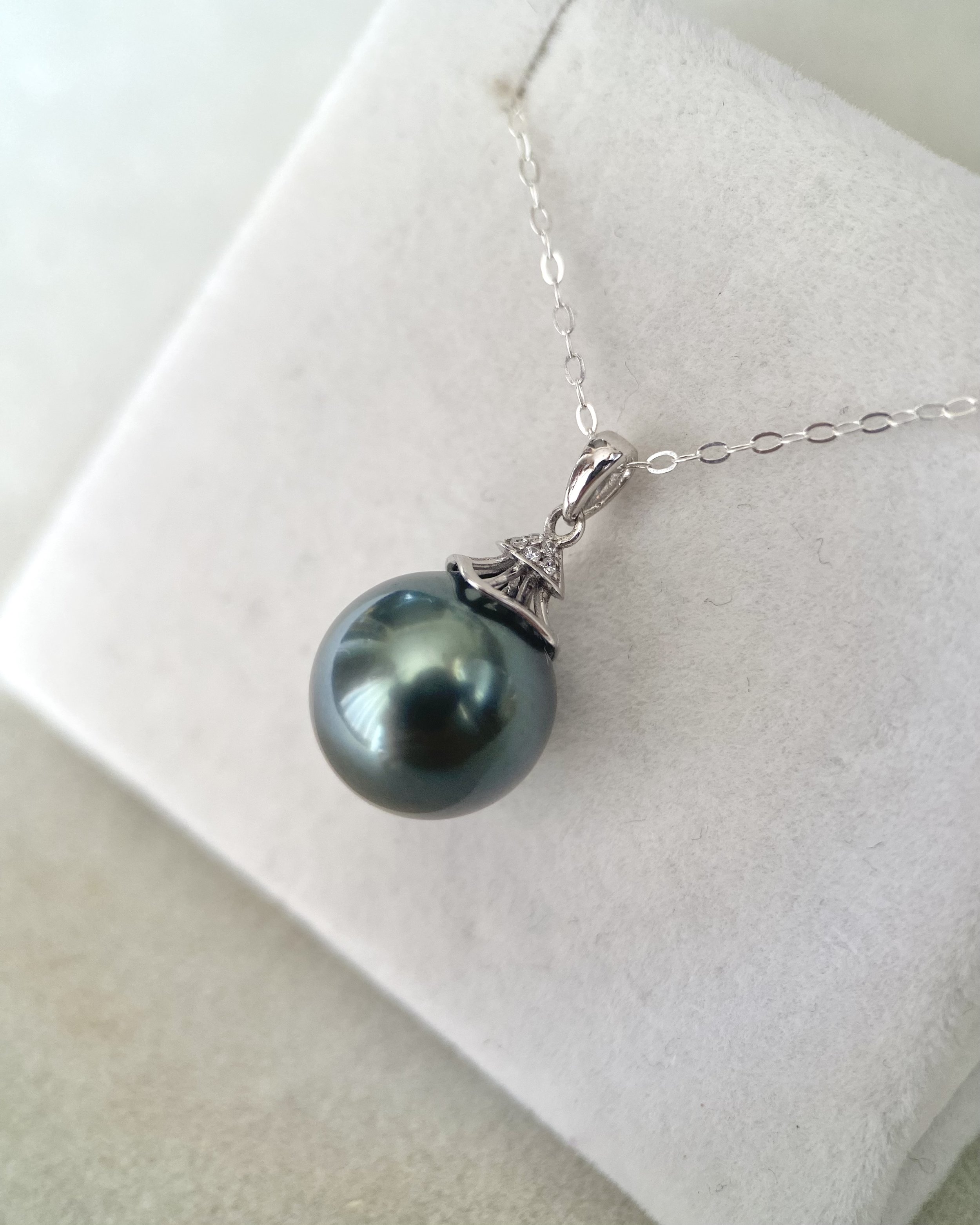 Solid 18K White Gold_Top Gr Peacock Green-Blue Tahitian South Sea Pearl Pendant 11mm, Architectural Fan Design, Deep Oily Lustre Starlit Pearls