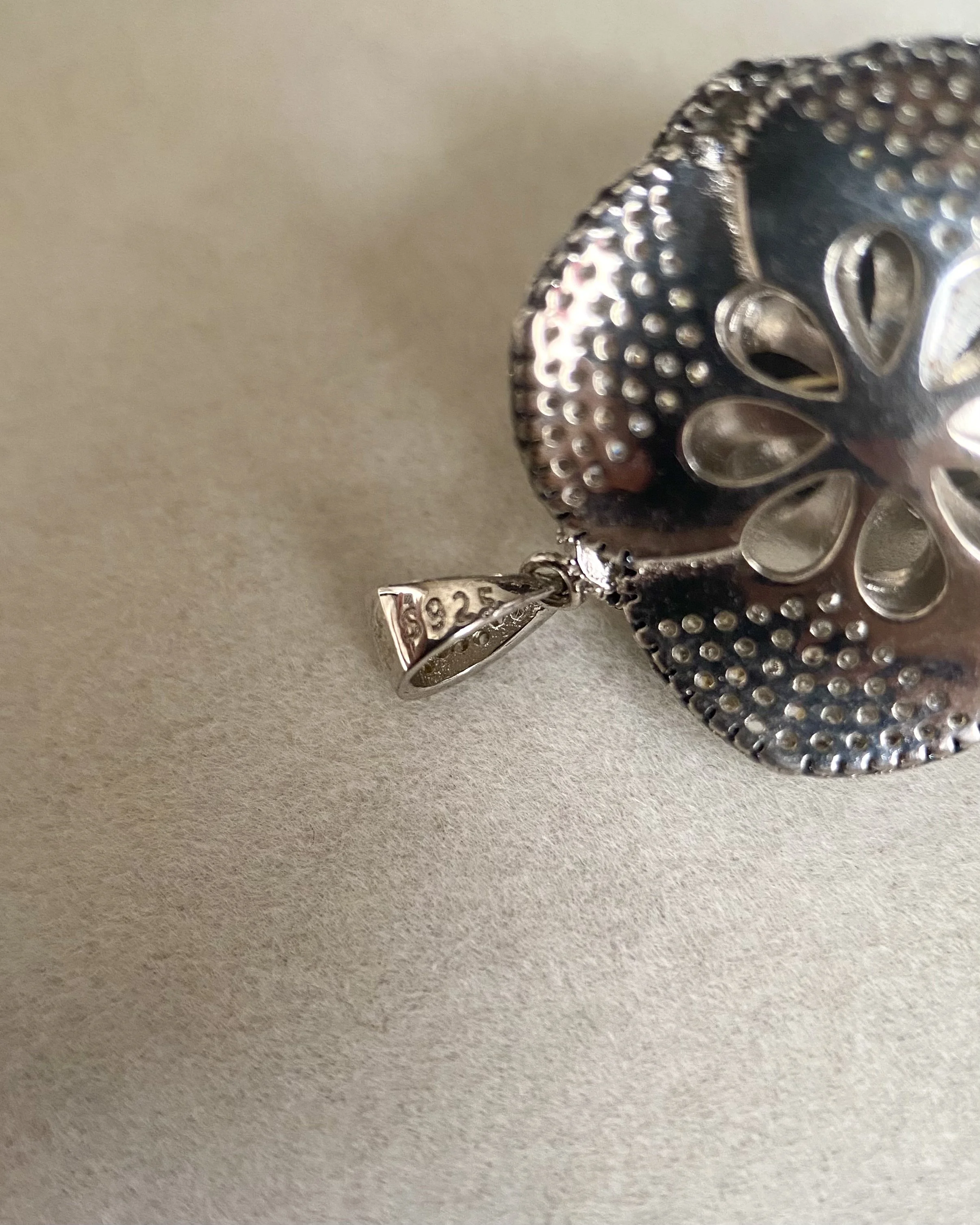 11mm Tahitian Obsidian Green South Sea Pearl Pendant – Piaget Rose-Inspired Petalburst Design in S925 with Pavé CZ, Oil-Sheen Lustre, Black Starlit Pearls