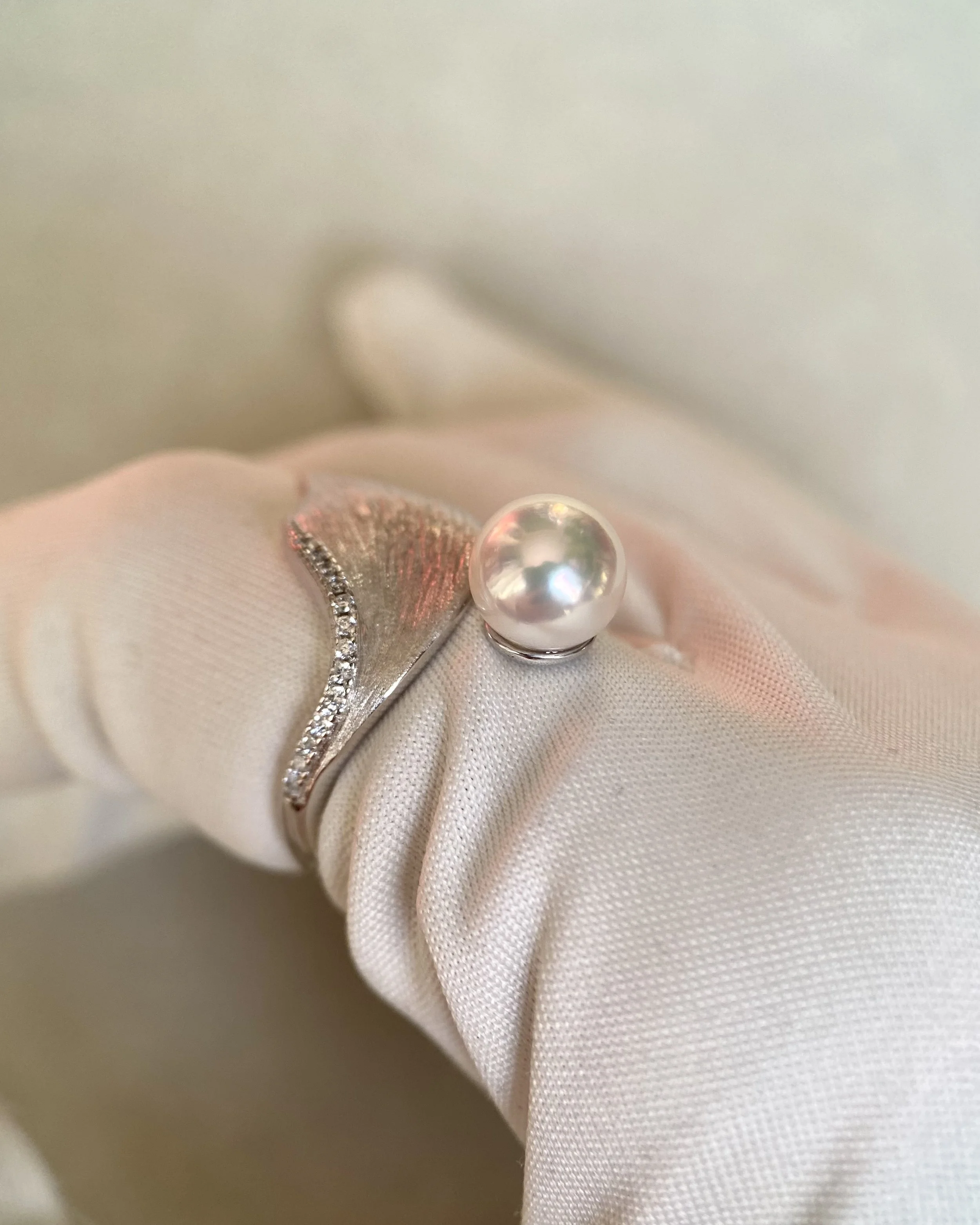 6A Aurora Lustre 7.5–8mm Japanese Crystal-White Akoya Pearl Ring, Pink Overtone, Sculptural Fish-Tail Brushed Silver &Pavé CZ Setting Starlit Pearls