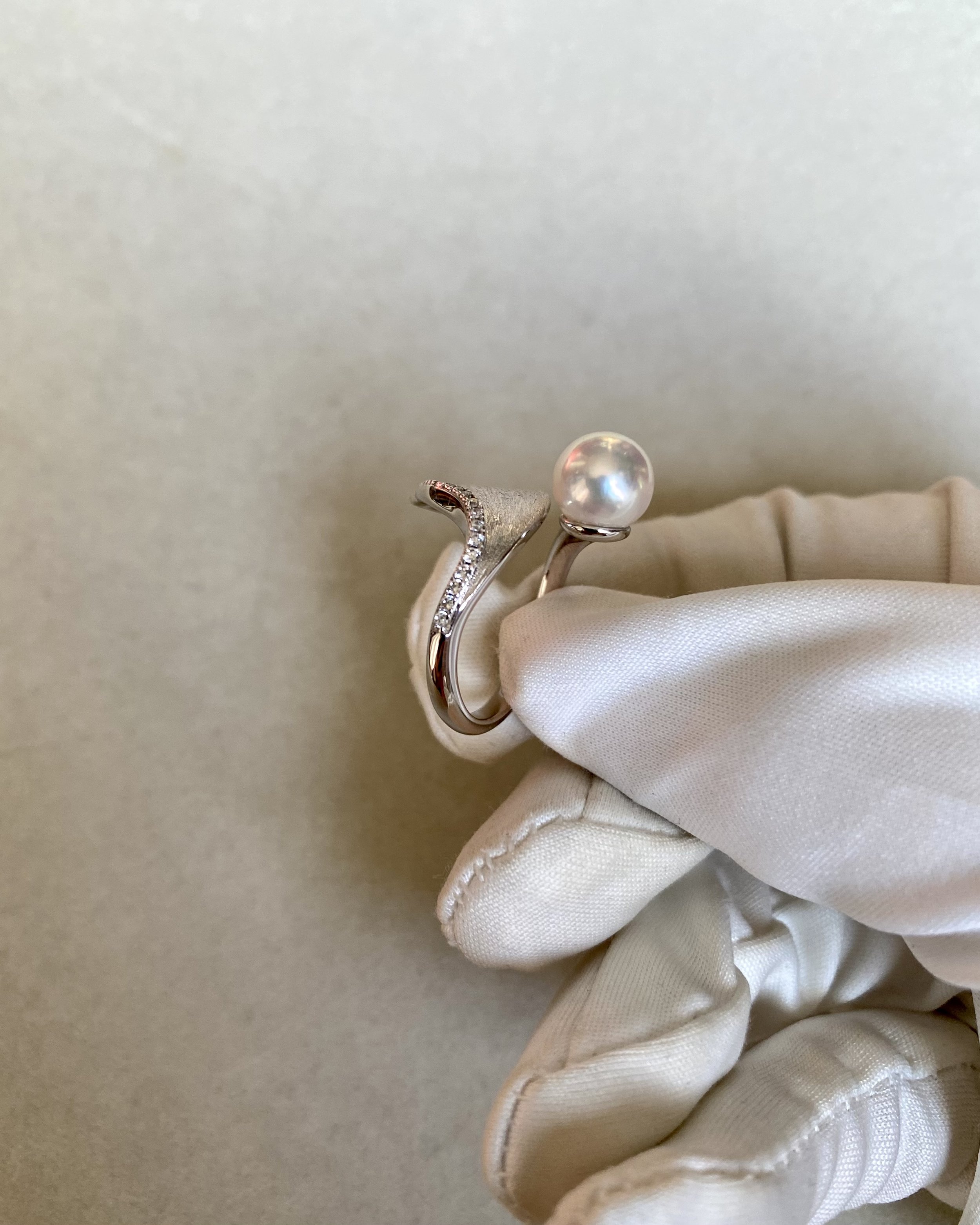6A Aurora Lustre 7.5–8mm Japanese Crystal-White Akoya Pearl Ring, Pink Overtone, Sculptural Fish-Tail Brushed Silver &Pavé CZ Setting Starlit Pearls
