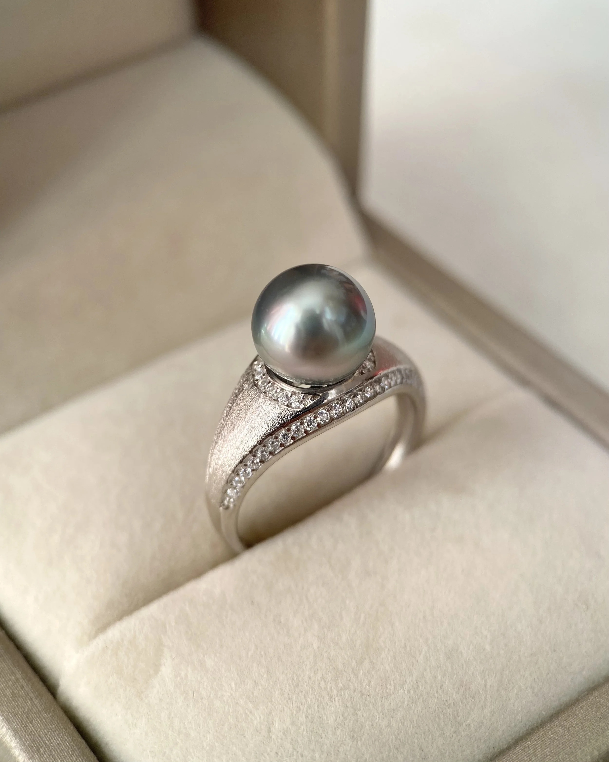 Tahitian Peacock Green South Sea Pearl Ring, Lagoon and Plum Overtones, Mirror Lustre, Japanese S925 Satin-Finish Adjustable Band Starlit Pearls