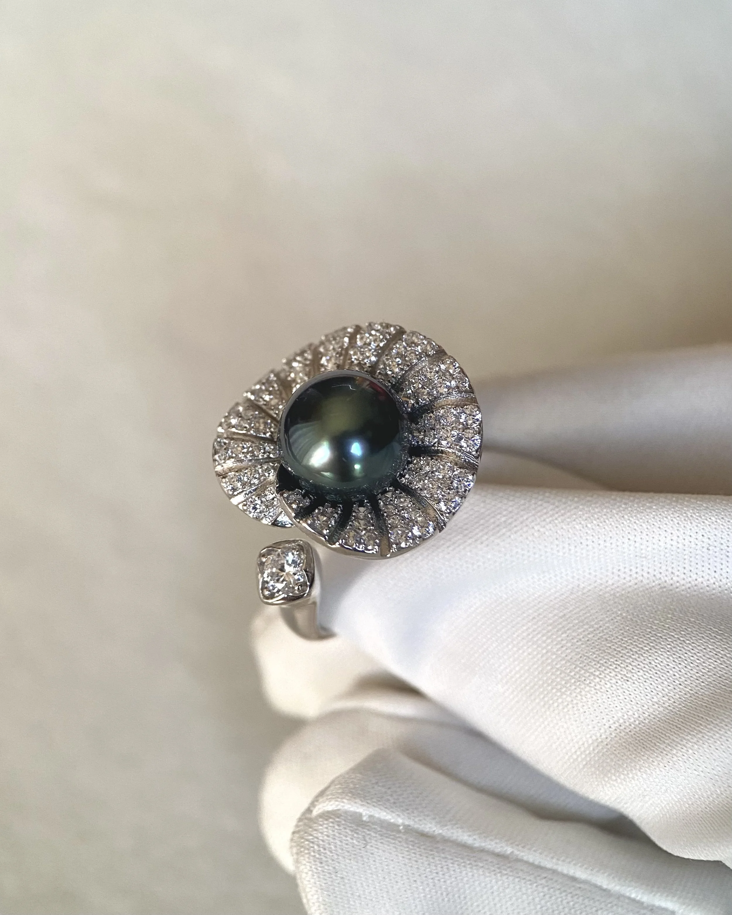 Tahitian Deep Peacock-Green South Sea Pearl Ring 9.5mm, Rich Mirror Lustre, Oriental-Inspired Sparkling Lotus-Leaf & Root S925 Design Starlit Pearls