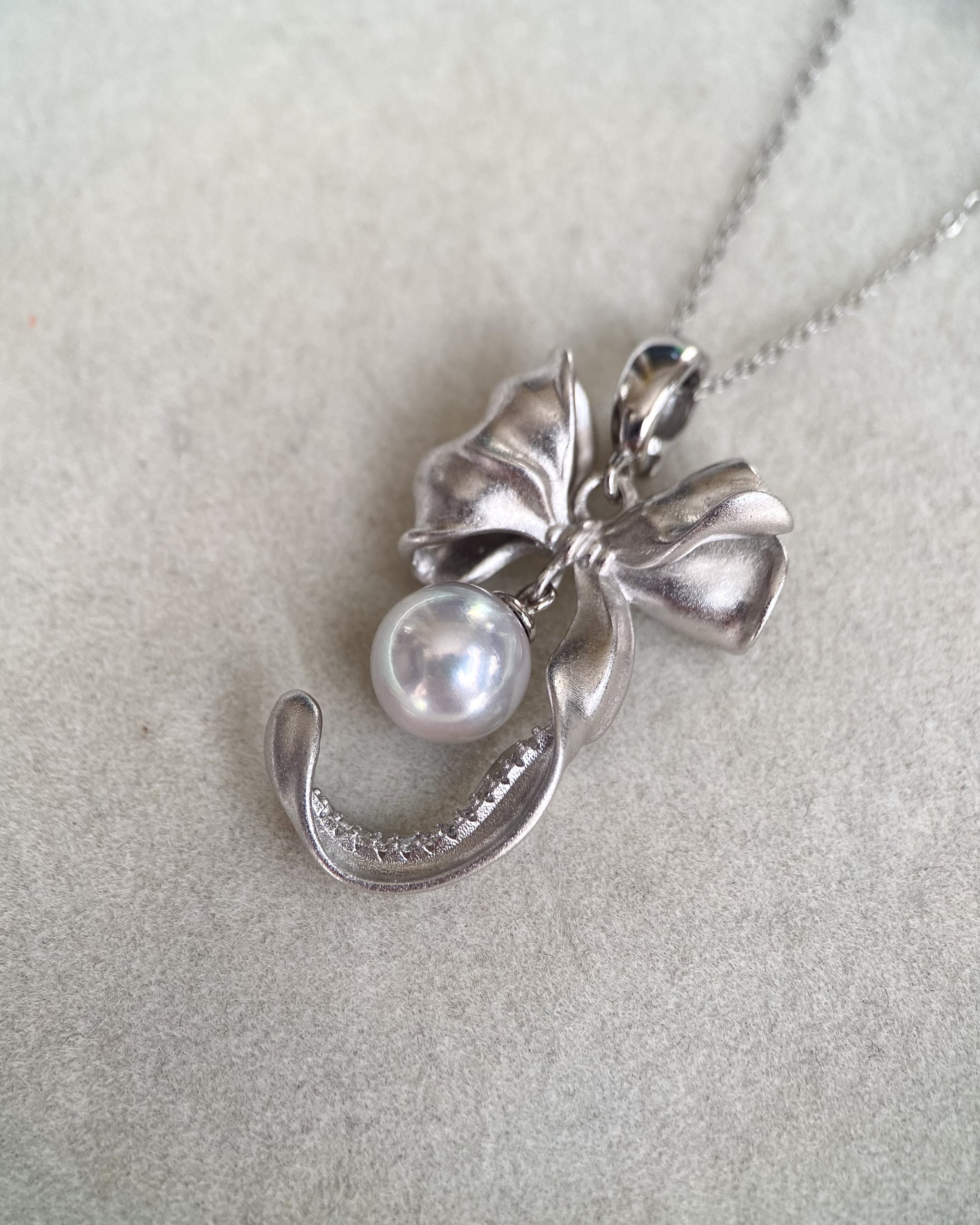 Original Japanese Pendant_Top-Tier Specially Selected Gr 8.3mm Japanese Natural Silver-Grey Madama Akoya Pearl, S925 Matte-Finish Bow Design Starlit Pearls