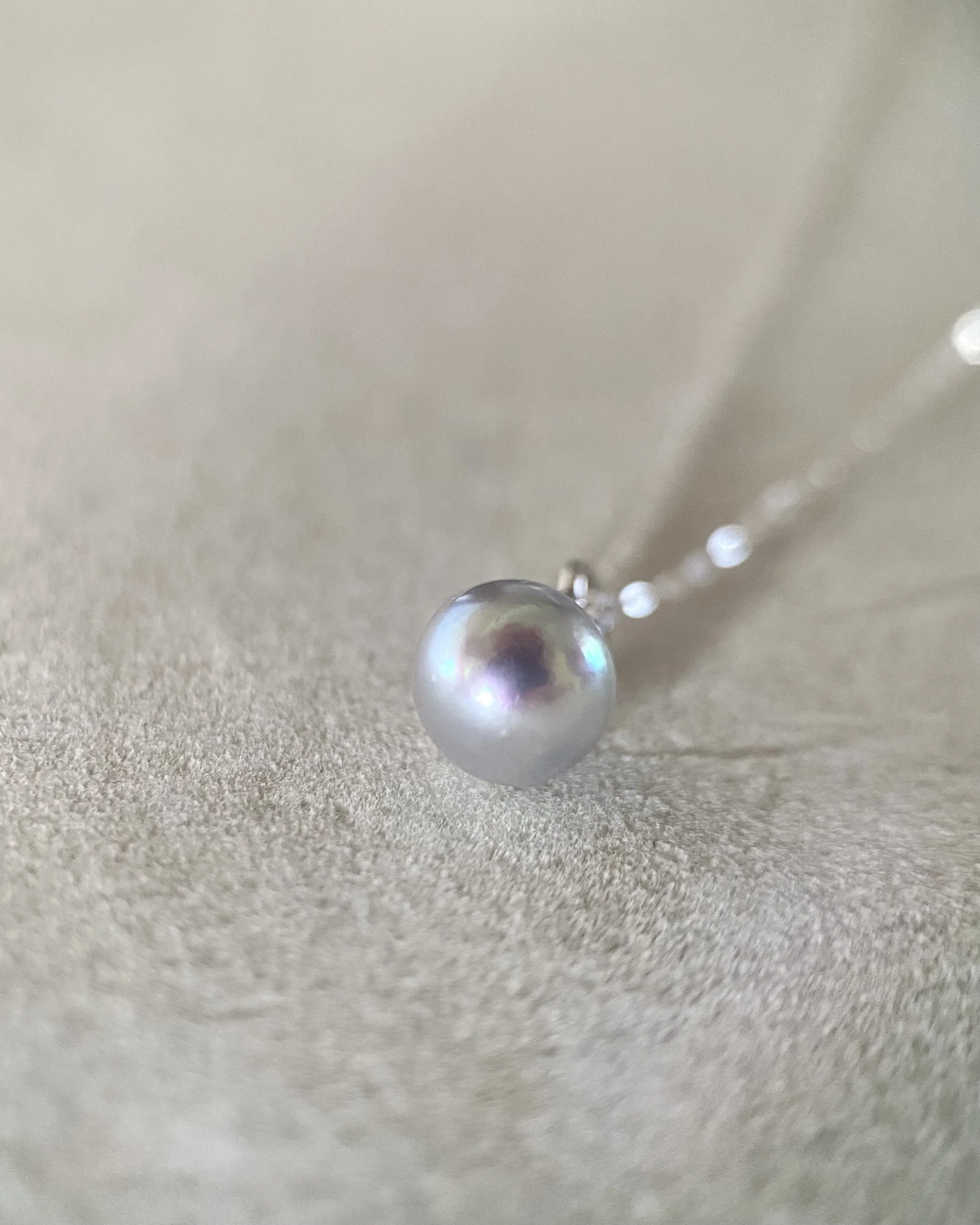 Silver Japanese Madama Akoya Pearl Cat-Eared Pendant 7.5-8mm, Liquid Mirror Lustre w/ Iridescent Overtone, Solid 18K White Gold Clasp Starlit Pearls