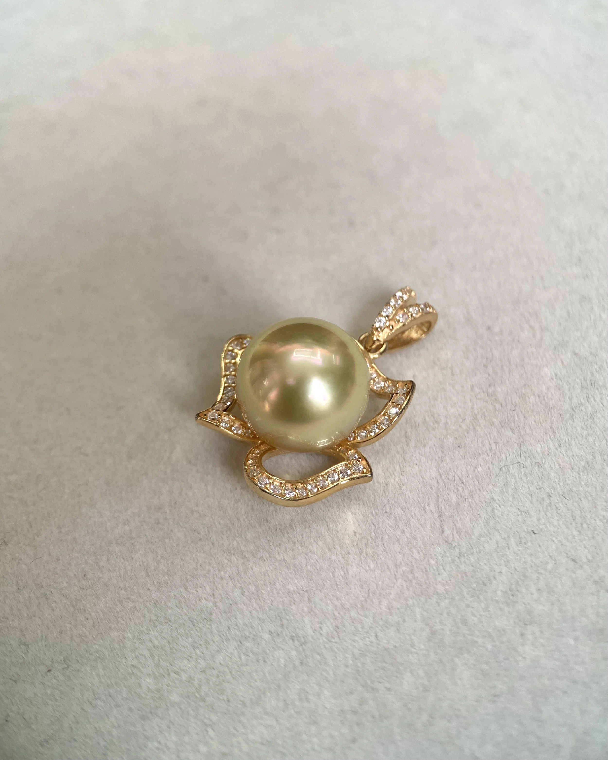 Rare Japanese Amami Ōshima Lemon-Green Rich Gold Pearl Pendant, 11-11.5mm, 6A Mirror Lustre, S925 Silver Vintage Ribbon, Showpiece Starlit Pearls