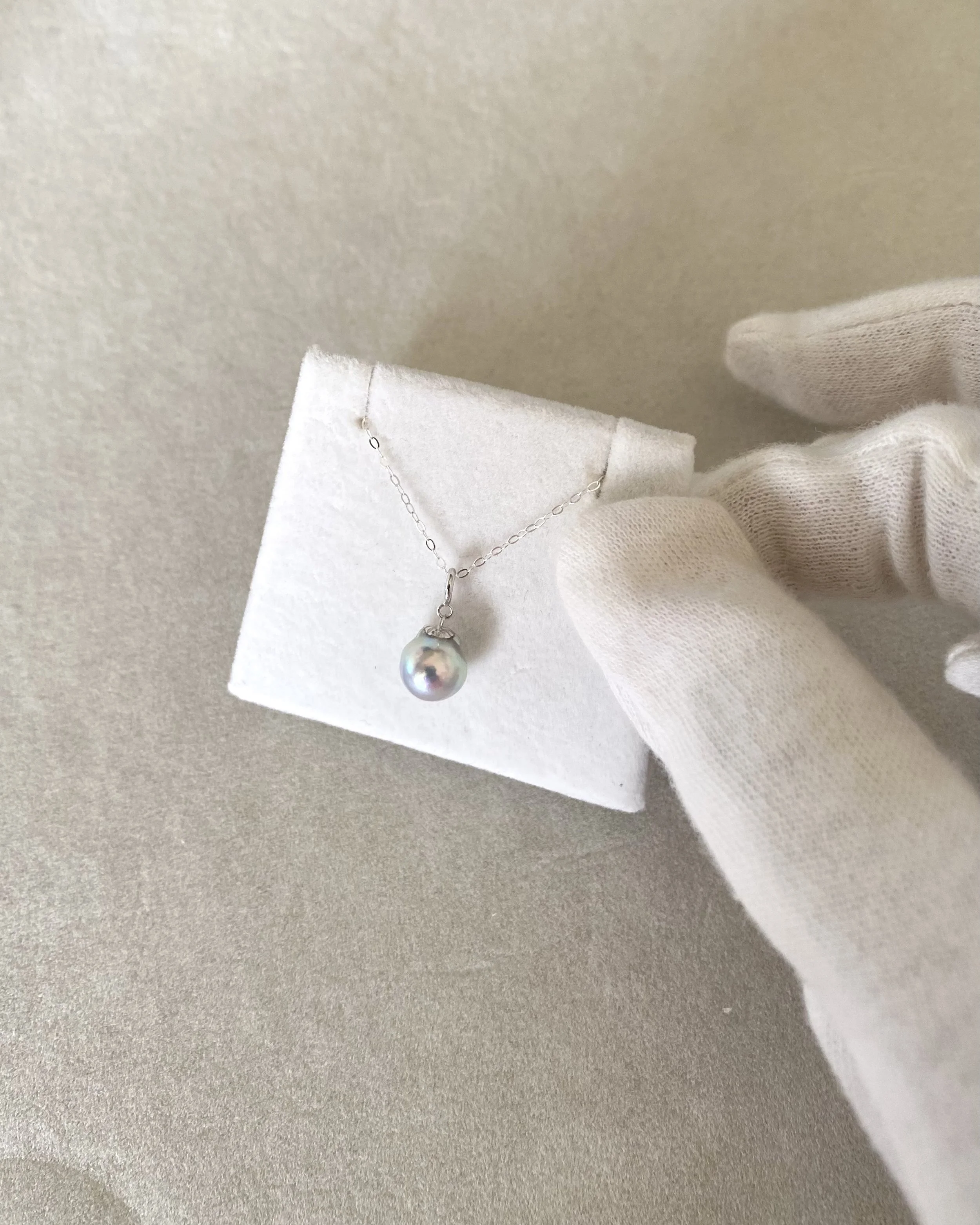 Silver Japanese Madama Akoya Pearl Cat-Eared Pendant 7.5-8mm, Liquid Mirror Lustre w/ Iridescent Overtone, Solid 18K White Gold Clasp Starlit Pearls
