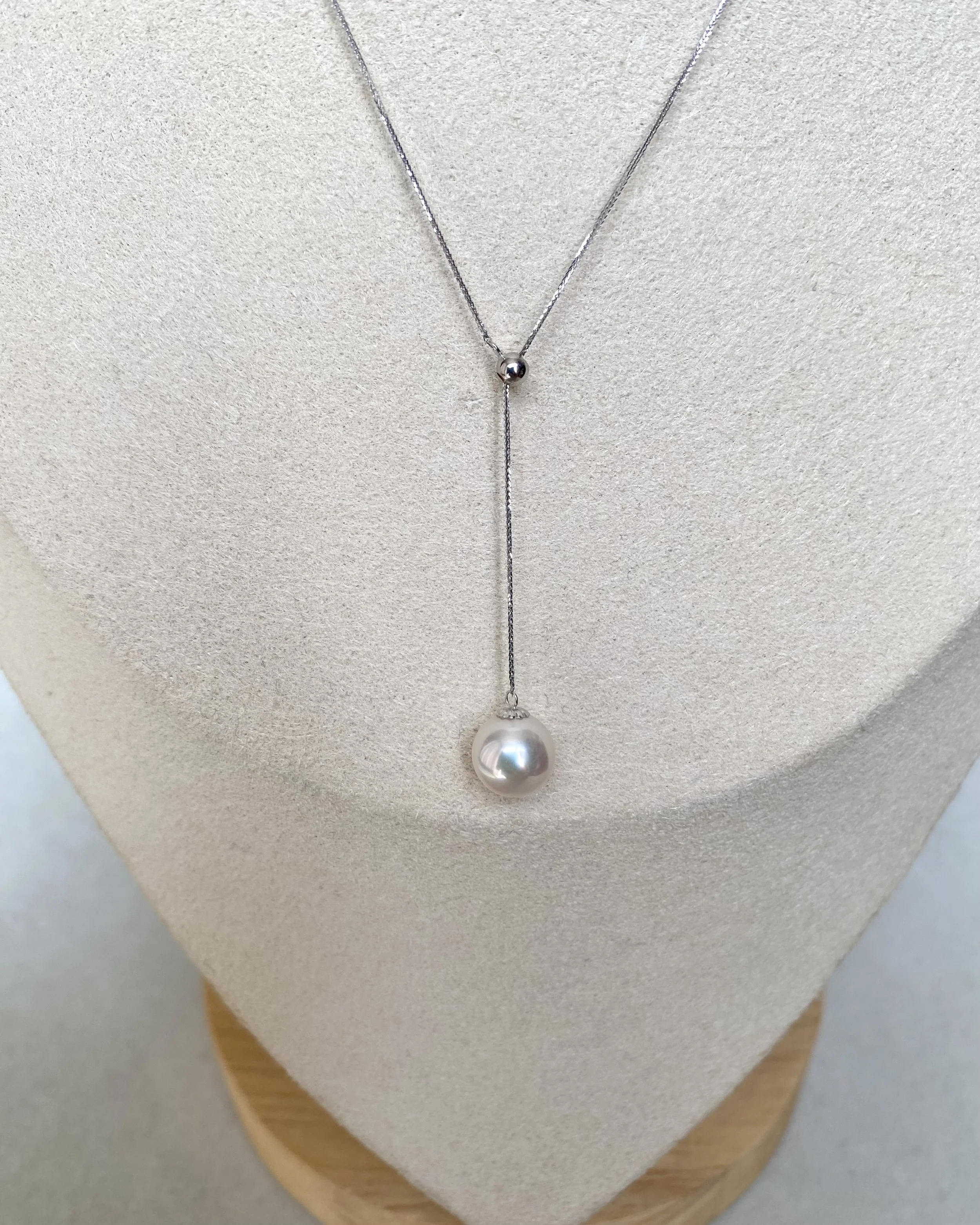 Top Gr. “Specially Selected” Japanese Crystal White Akoya Pearl Necklace, 7A Lustre, Solid 18K White Gold Vine Adjustable Chain 17.9" Starlit Pearls