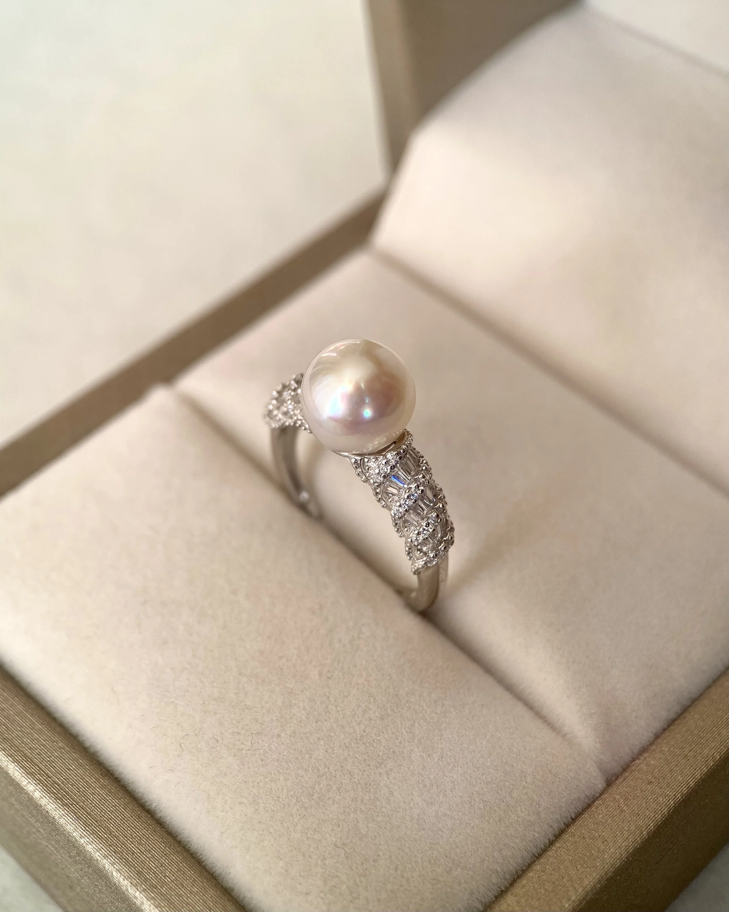 8.5mm Japanese White-Clear Akoya Pearl Ring, Wave-Shaped S925 Band with Layered Pavé CZ Shoulders – International Jewellery Showpiece Starlit Pearls