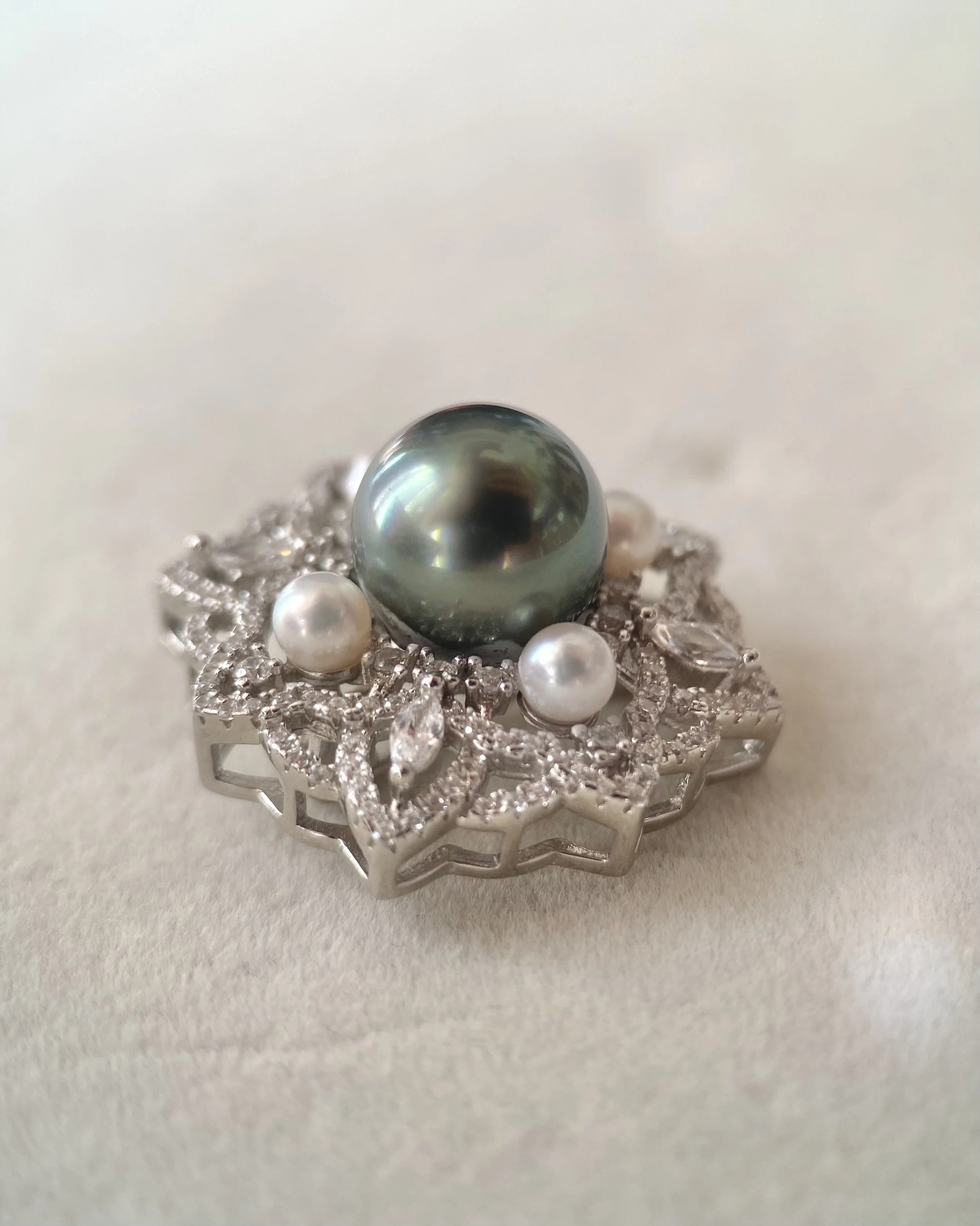 Rare 2-in-1 Brooch & Pendant, Dark Peacock Green Tahitian South Sea Pearl_Japanese Sairindama Akoya, Ornate Floral Starburst S925