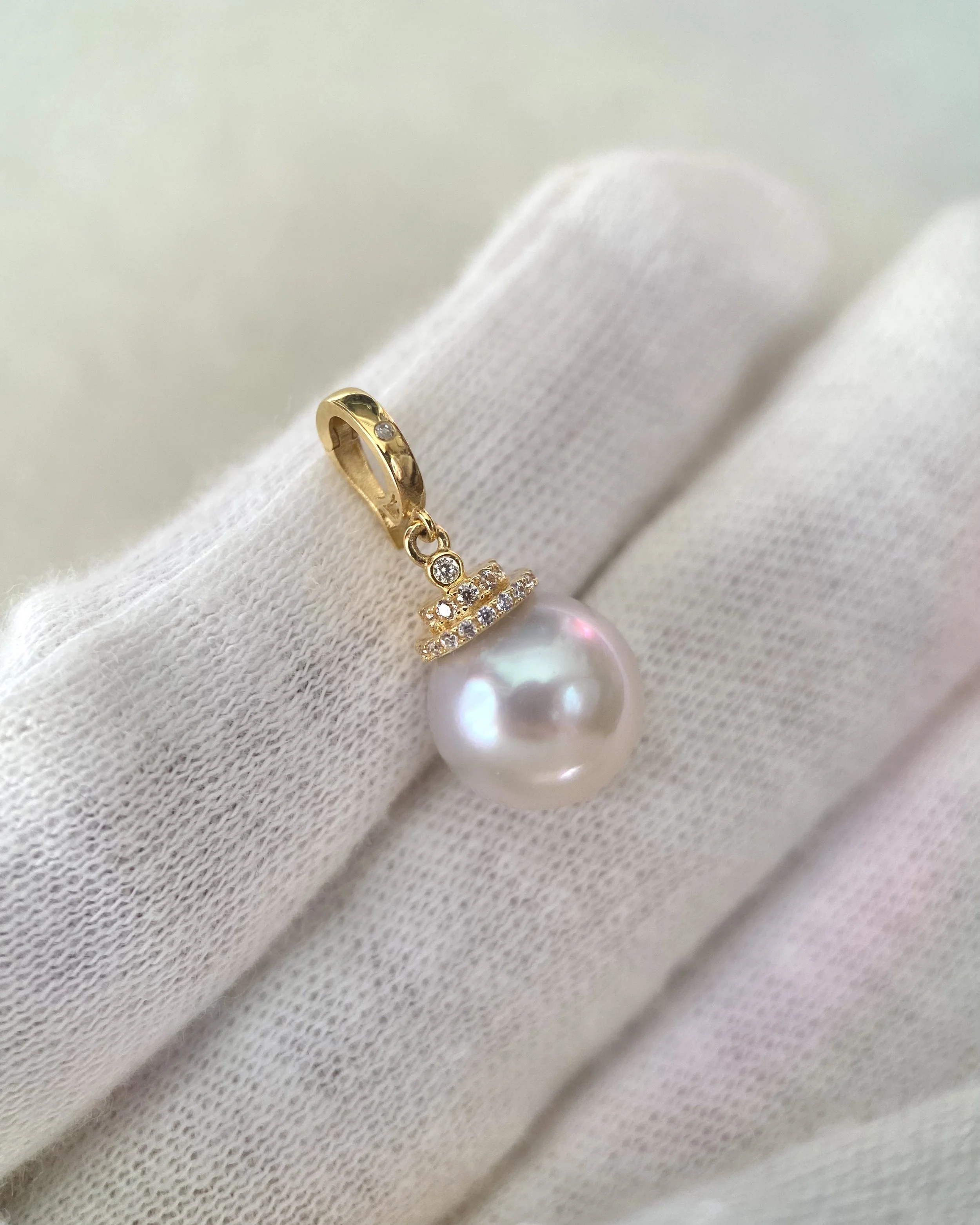 Solid 18K Gold & D0.003CT Diamond, White Australian South Sea Pearl Pendant 9.6mm,Detachable Pavé Crown Bail, Double-Tier Pavé Crown Starlit Pearls