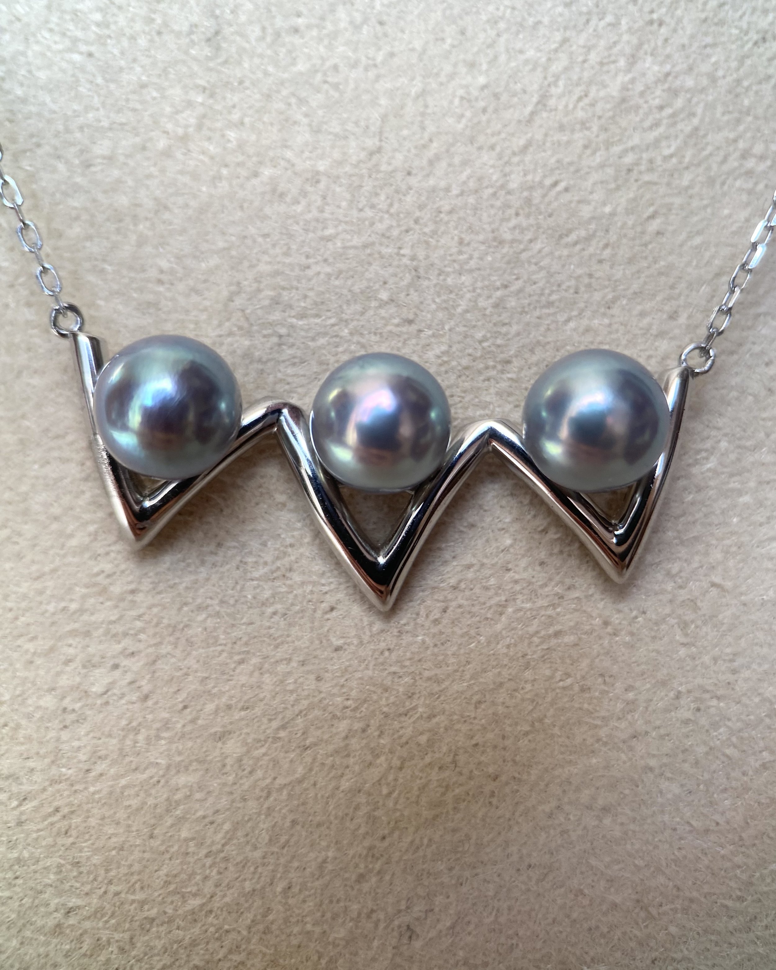 Metallic Electric-Blue Japanese Madama Akoya Triple Pearl Pendant Necklace 7mm, Radiant Lustre, S925 Silver Cat-Paw,Jewellery Showpiece Starlit Pearls