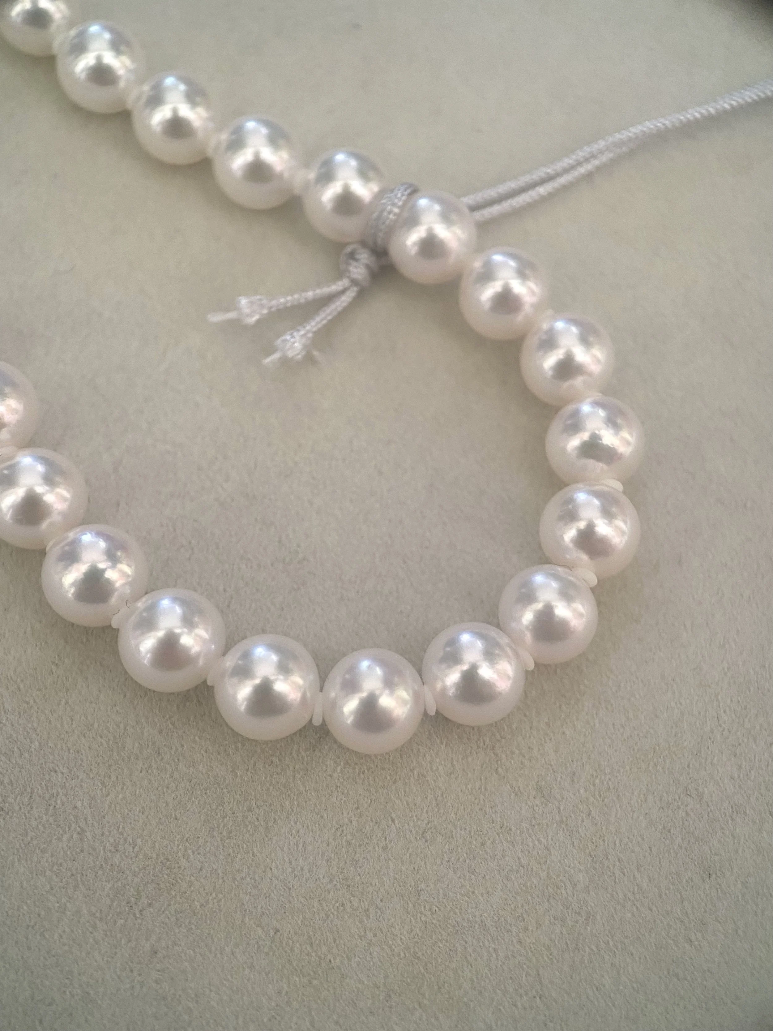 GUILD Certified Top-Gr Superior Snow White Japanese Akoya Pearl Necklace 7-7.5mm, Top Lustre, Orchid Black Mother-of-Pearl Clasp Starlit Pearls