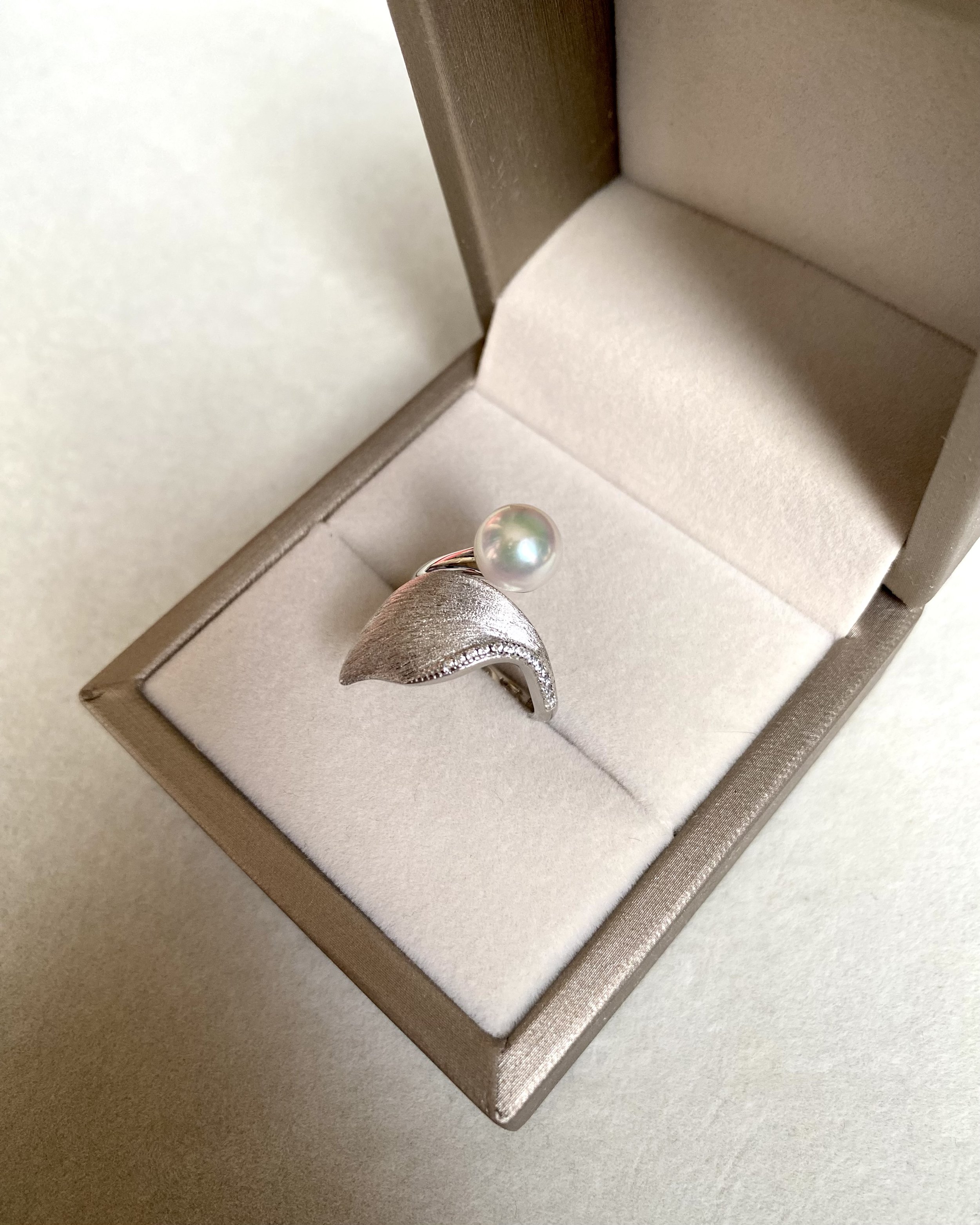 6A Aurora Lustre 7.5–8mm Japanese Crystal-White Akoya Pearl Ring, Pink Overtone, Sculptural Fish-Tail Brushed Silver &Pavé CZ Setting Starlit Pearls