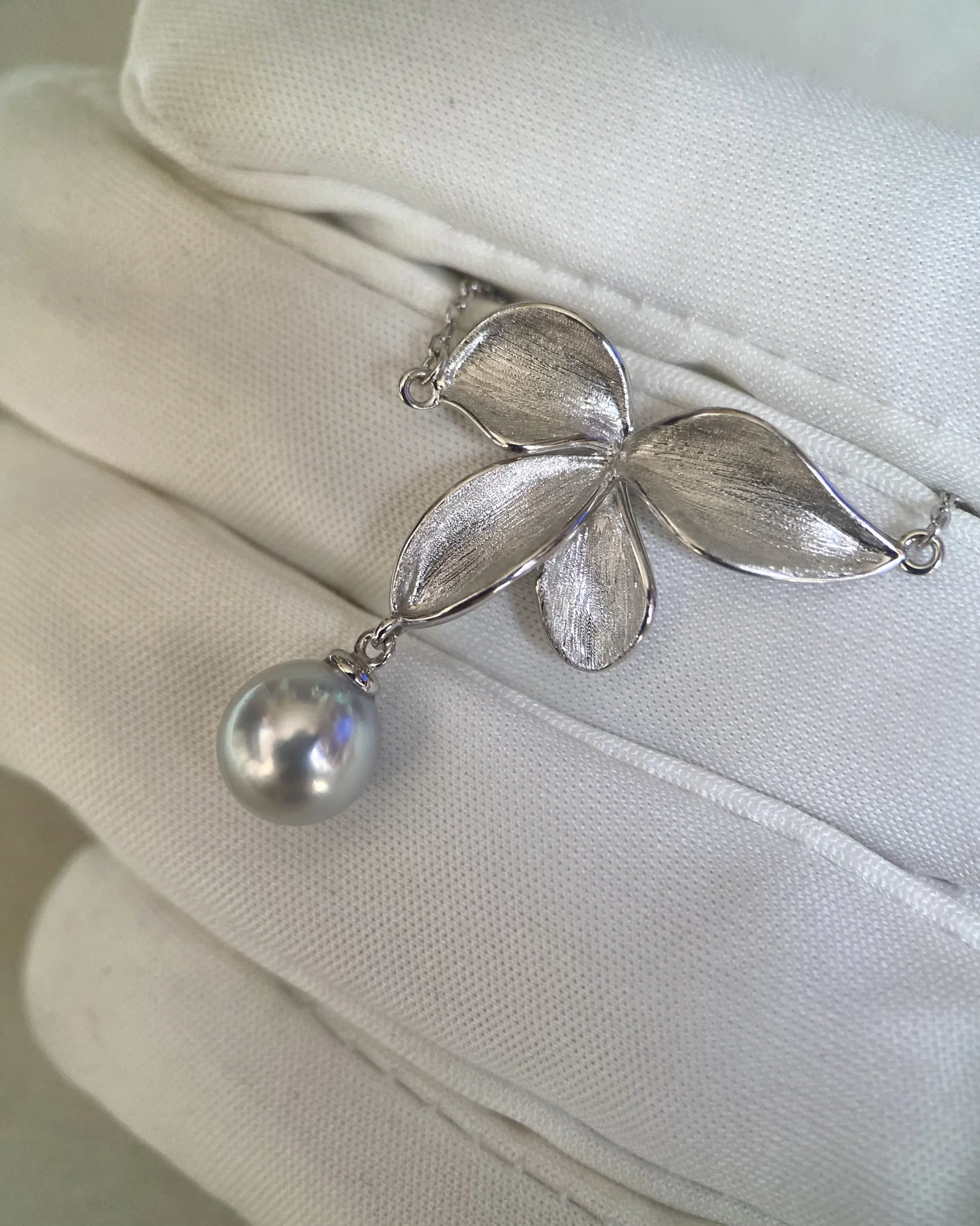 7.5–8mm Natural Silver-Grey Japanese Madama Akoya Pearl Pendant Necklace, Sculptural Brushed Petal, Textured 925 Silver, Jewellery Showpiece Starlit Pearls