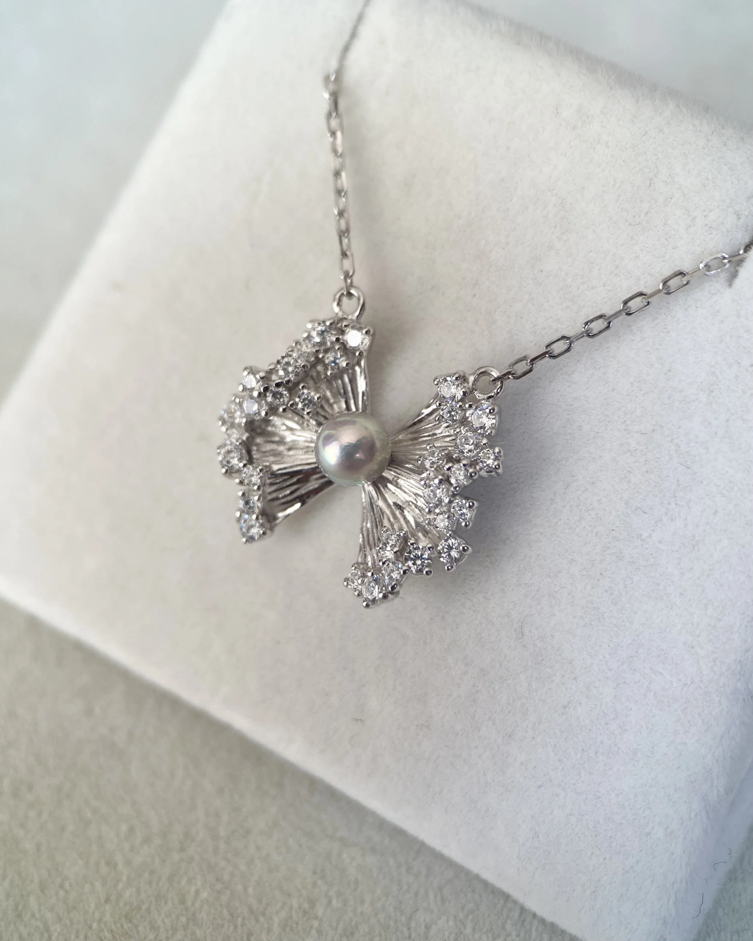 Top Gr Japanese Silver-Grey Saiundama Akoya Pearl Pendant Necklace 4.4mm, Radiating Ribbon Bow S925 Design, Iridescent Rainbow Orient Starlit Pearls