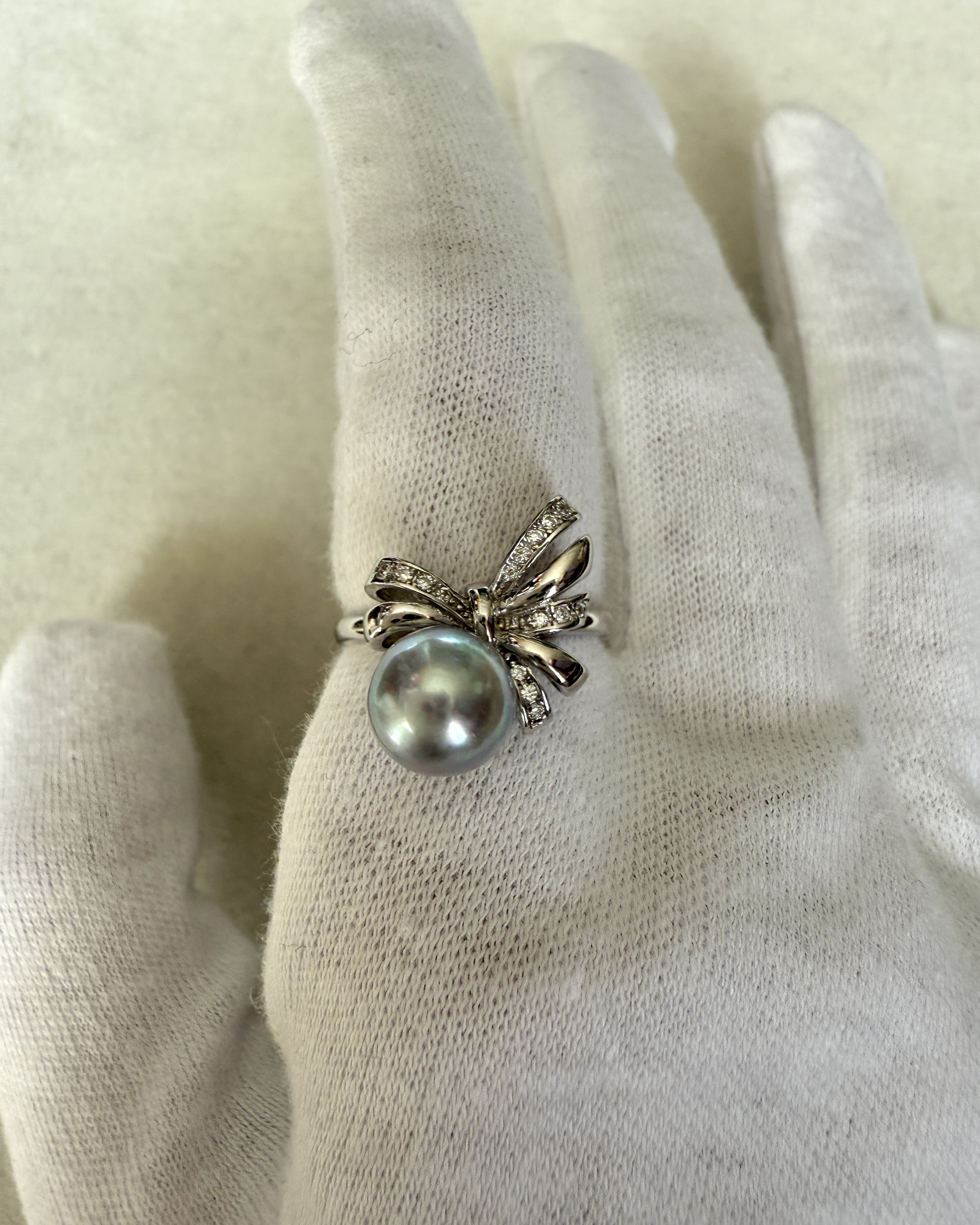 8mm Japanese Silvery-Grey Madama Akoya Pearl Ring, Brilliant Metallic Lustre, Japanese S925 Silver Dynamic Ribbon Bow Setting Starlit Pearls