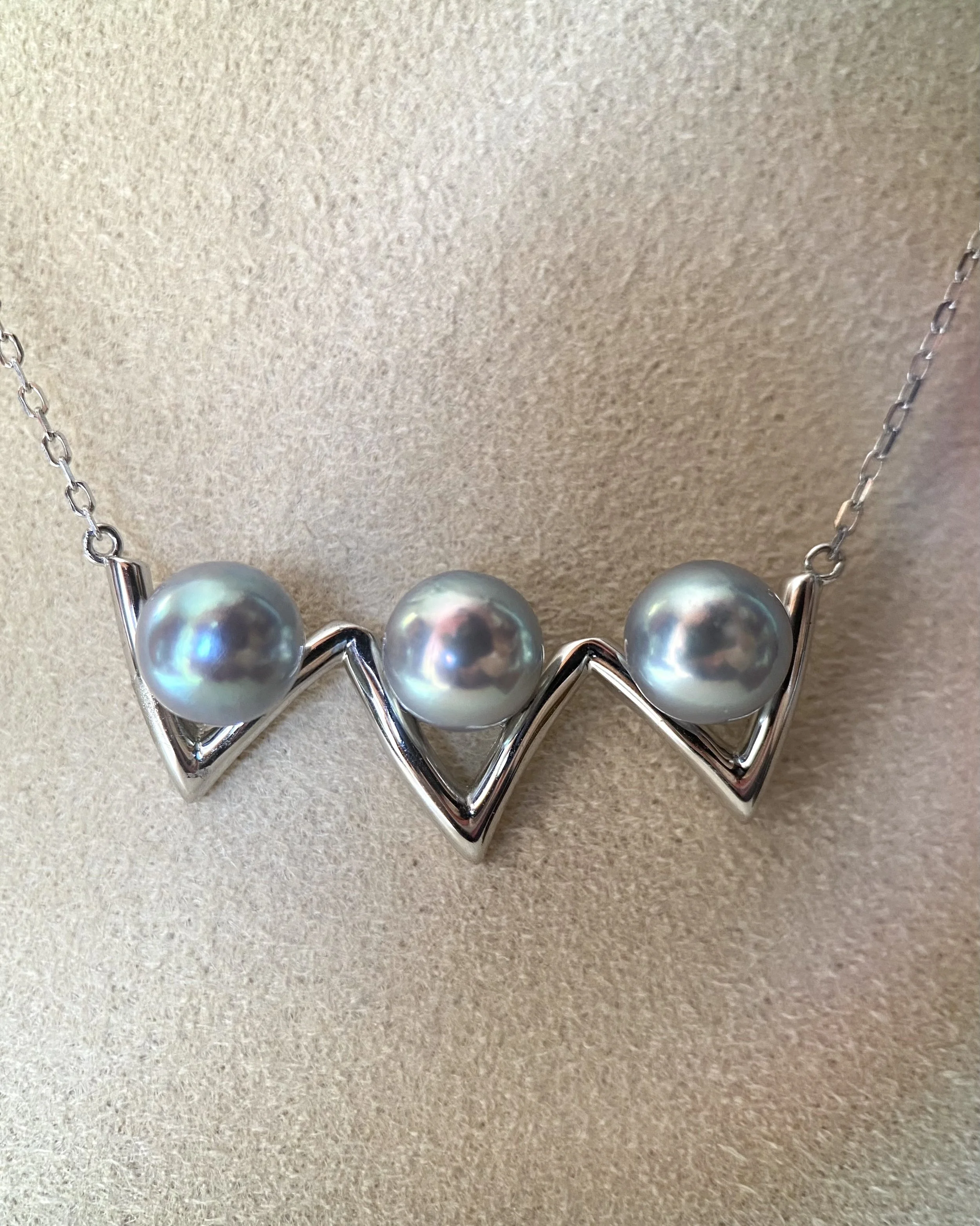 Metallic Electric-Blue Japanese Madama Akoya Triple Pearl Pendant Necklace 7mm, Radiant Lustre, S925 Silver Cat-Paw,Jewellery Showpiece Starlit Pearls