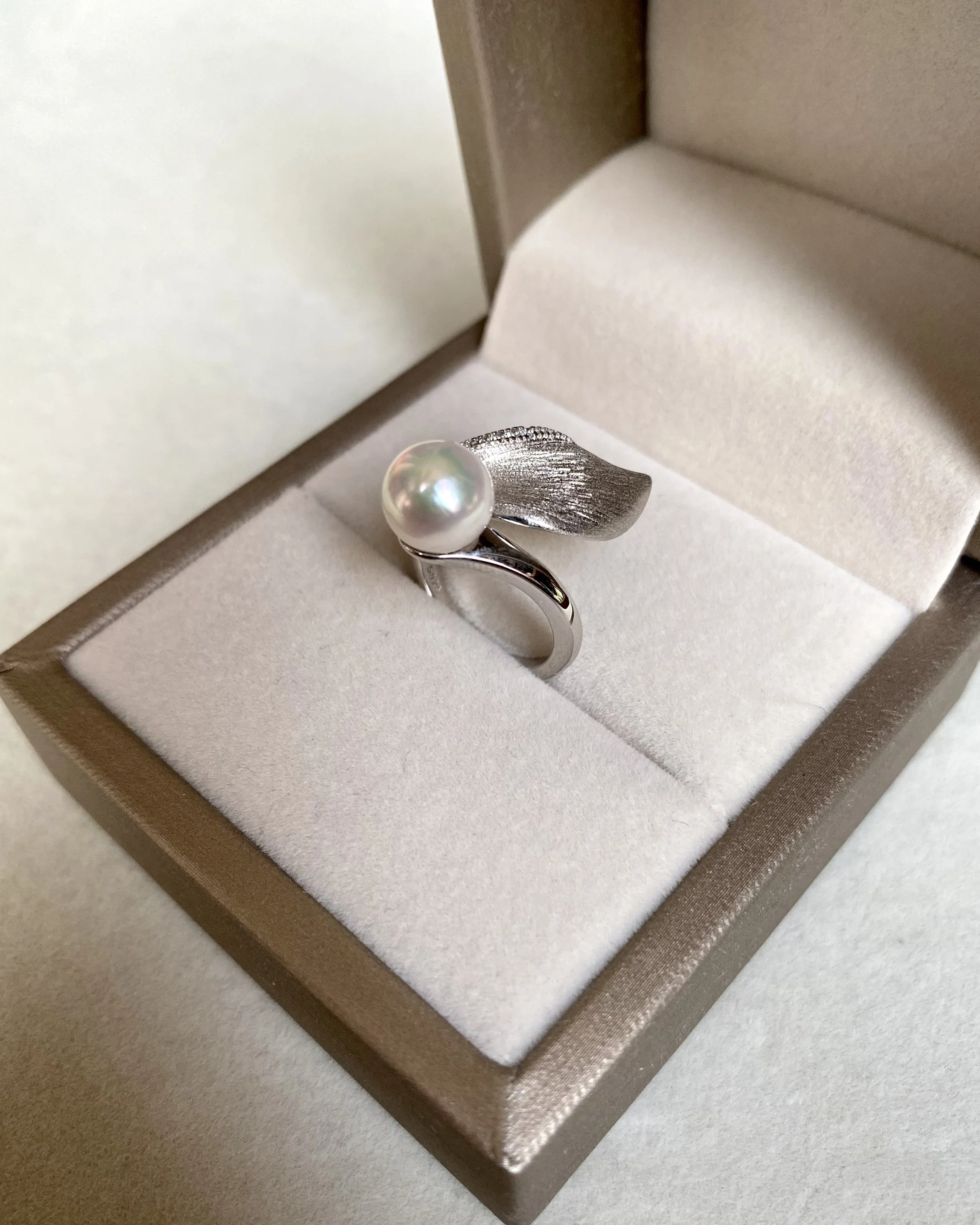 6A Aurora Lustre 7.5–8mm Japanese Crystal-White Akoya Pearl Ring, Pink Overtone, Sculptural Fish-Tail Brushed Silver &Pavé CZ Setting Starlit Pearls