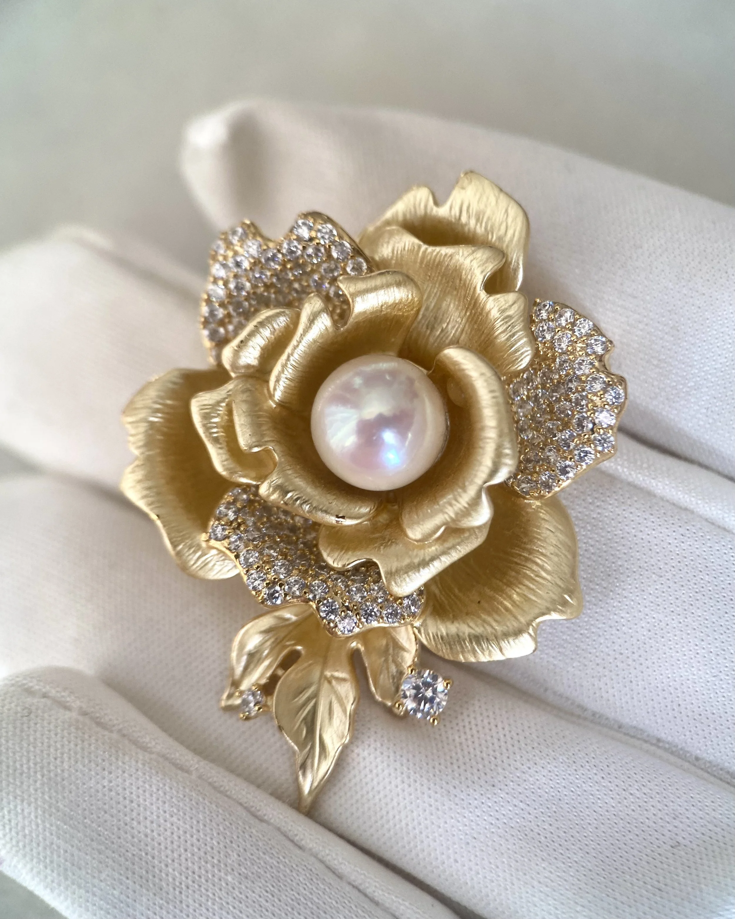 8mm Sakura-Pink Japanese Koshimono Akoya Pearl Brooch, Crystalline Lustre, Palace-Style Radiant Golden Floral Brushed & CZ, Scarf Pin