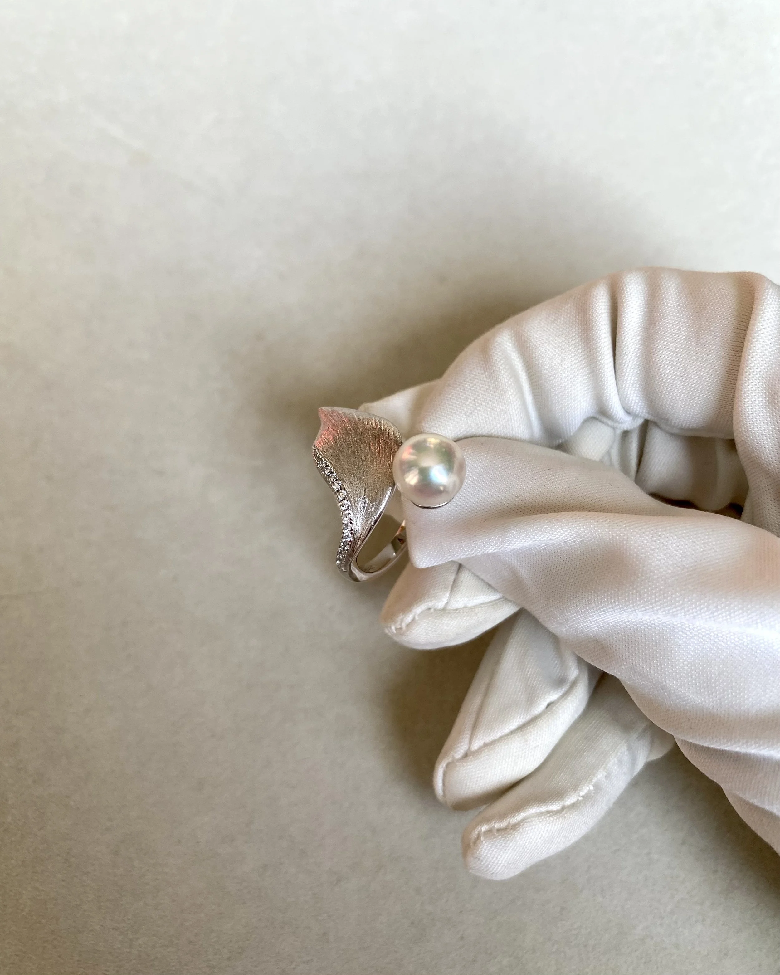 6A Aurora Lustre 7.5–8mm Japanese Crystal-White Akoya Pearl Ring, Pink Overtone, Sculptural Fish-Tail Brushed Silver &Pavé CZ Setting Starlit Pearls