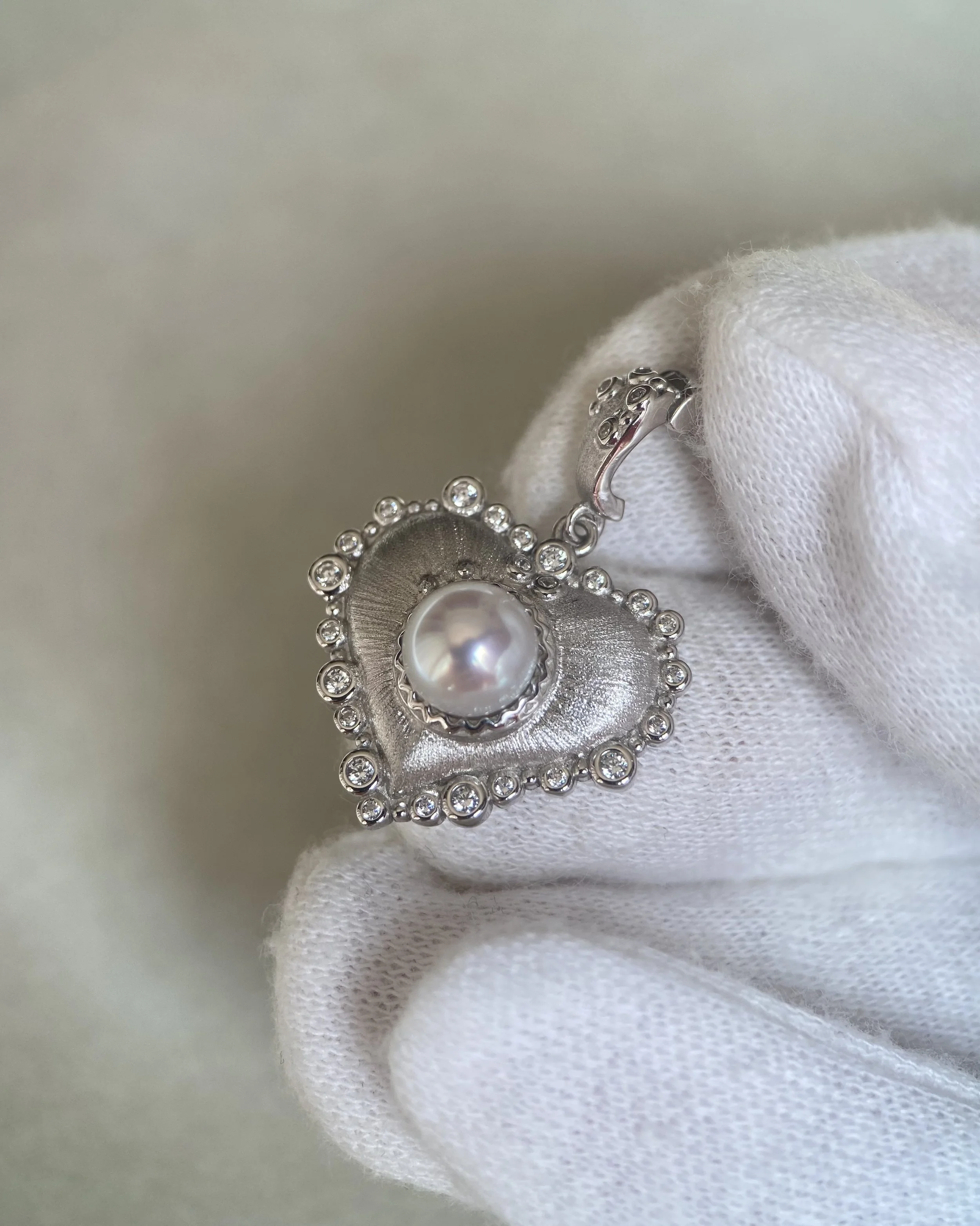 Top Gr. Japanese Specially Selected Akoya Pearl Heart Pendant, Crystal White, Rare Brushed S925 Silver Bail, Kobe Jewellery Showpiece Starlit Pearls
