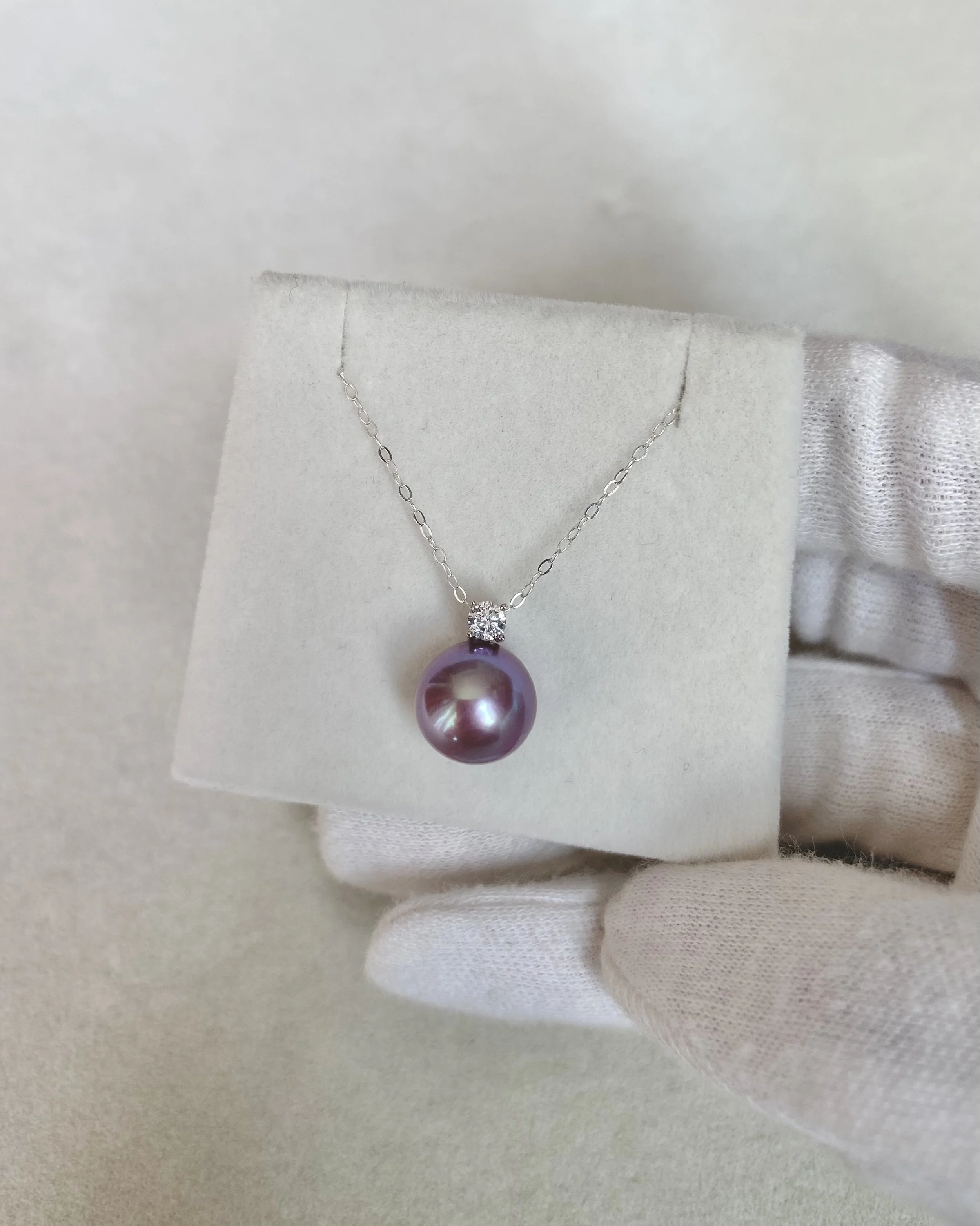 Solid 18K White Gold_Top Quality Eminence Purple Freshwater Pearl Pendant 9.5mm, Crystal-Clear Gem Lustre with Peacock Green Overtone Starlit Pearl