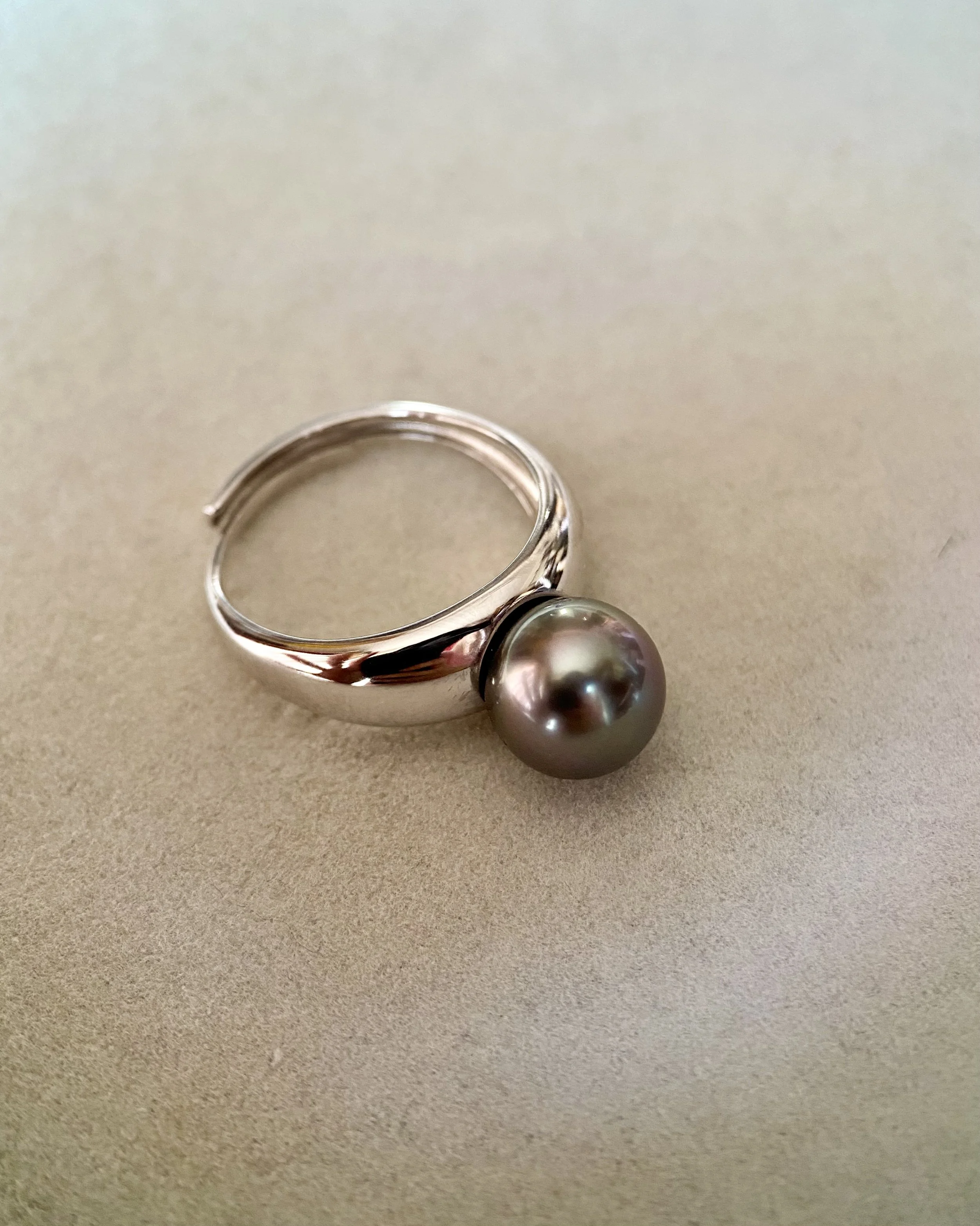 Tahitian South Sea Pearl Ring, Black Aubergine Iridescence, 9.3mm, S925 Silver Mirror-Finish Minimalist Design, Jewellery Showpiece Starlit Pearls