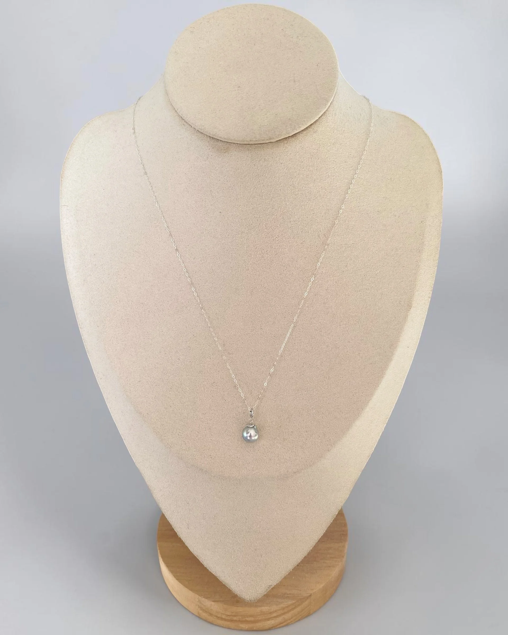 Silver Japanese Madama Akoya Pearl Cat-Eared Pendant 7.5-8mm, Liquid Mirror Lustre w/ Iridescent Overtone, Solid 18K White Gold Clasp Starlit Pearls