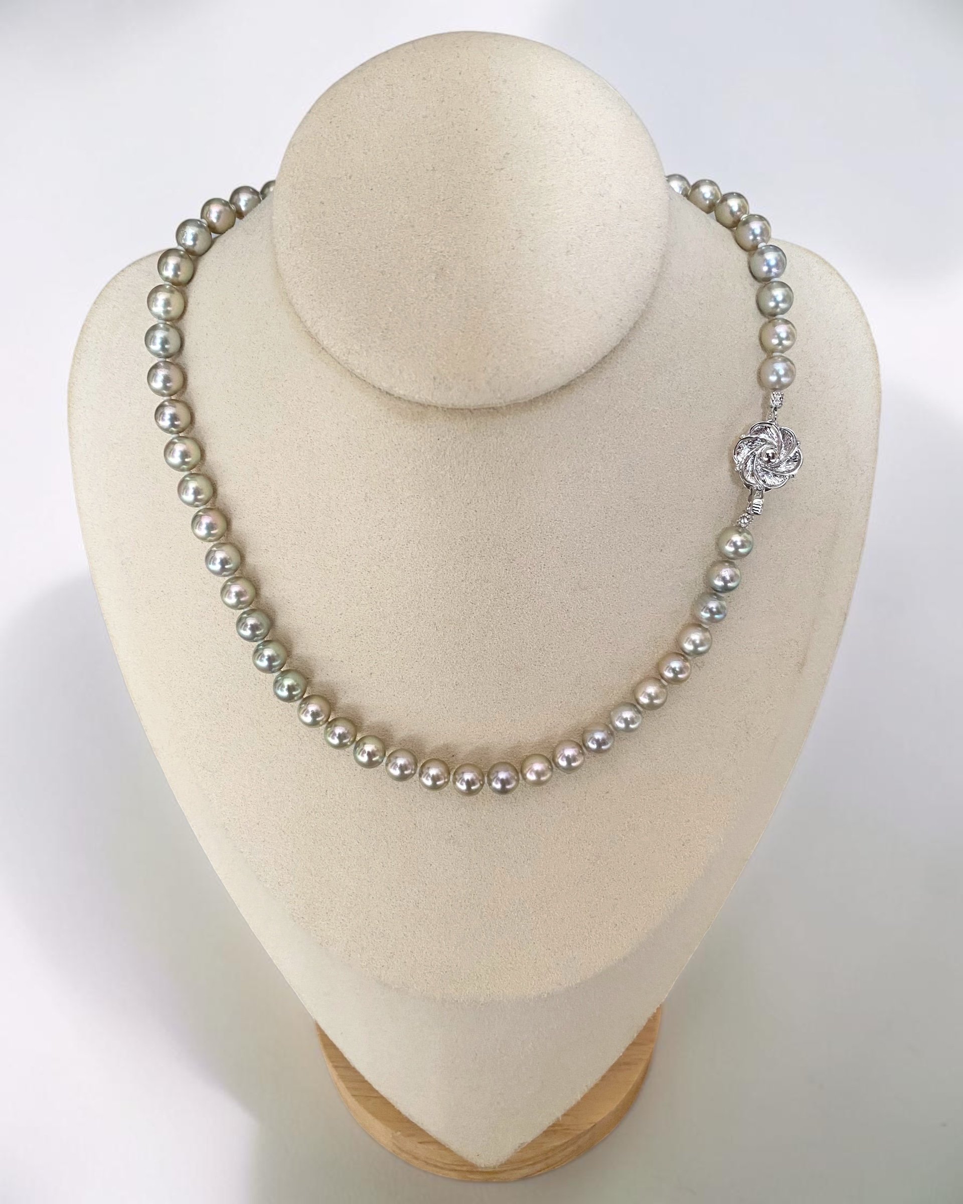 Rare Premium Silver-Grey Lemon-Green Japanese Madama Akoya Pearl Necklace 7.5mm, Pink Overtones, Sculptural Floral Clasp, Show Piece