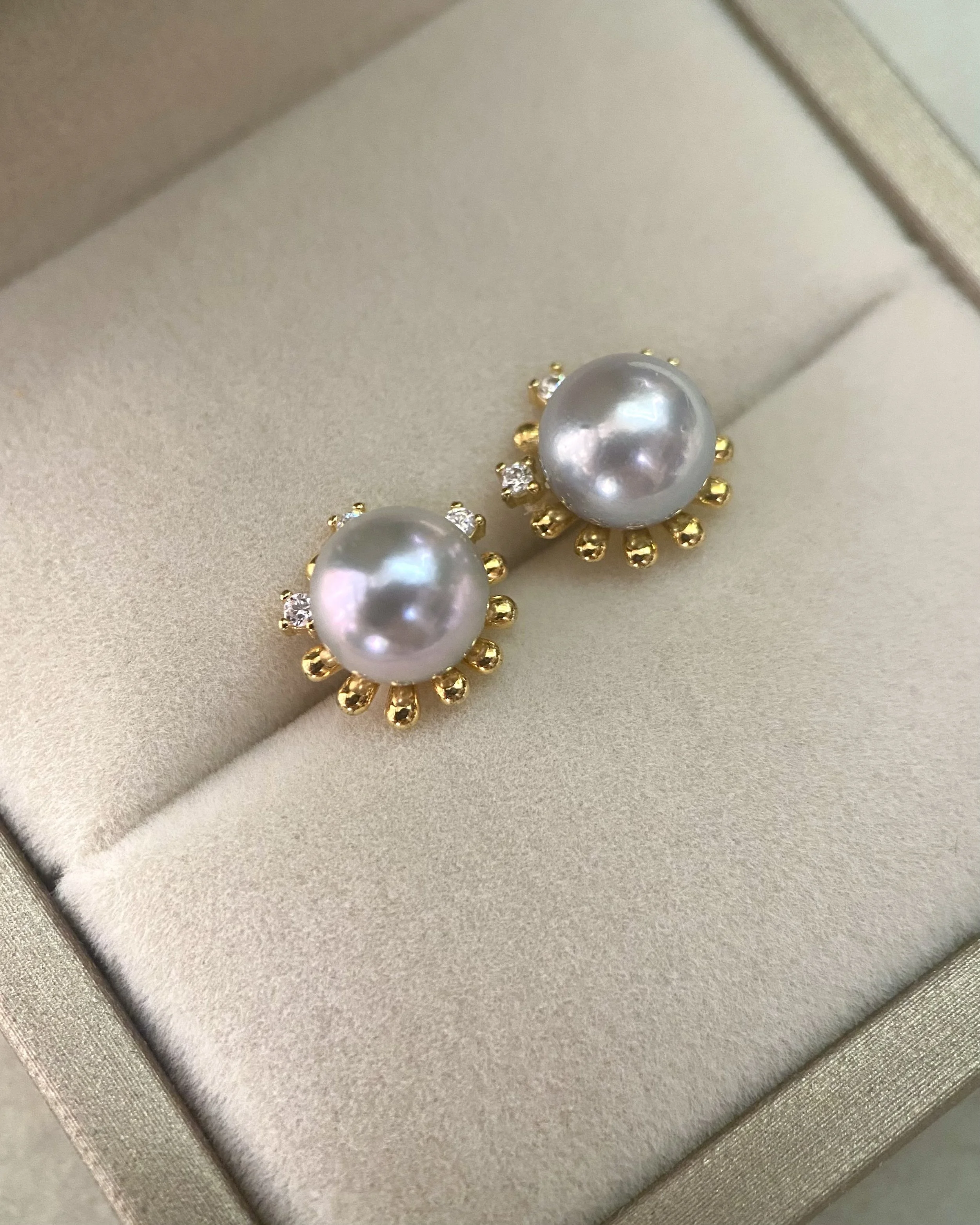 8mm Japanese Silver-Grey Madama Akoya Pearl Stud Earrings, Pink Overtones, S925 Sterling Silver Crown Setting, Japan Exhibition Origin Starlit Pearls