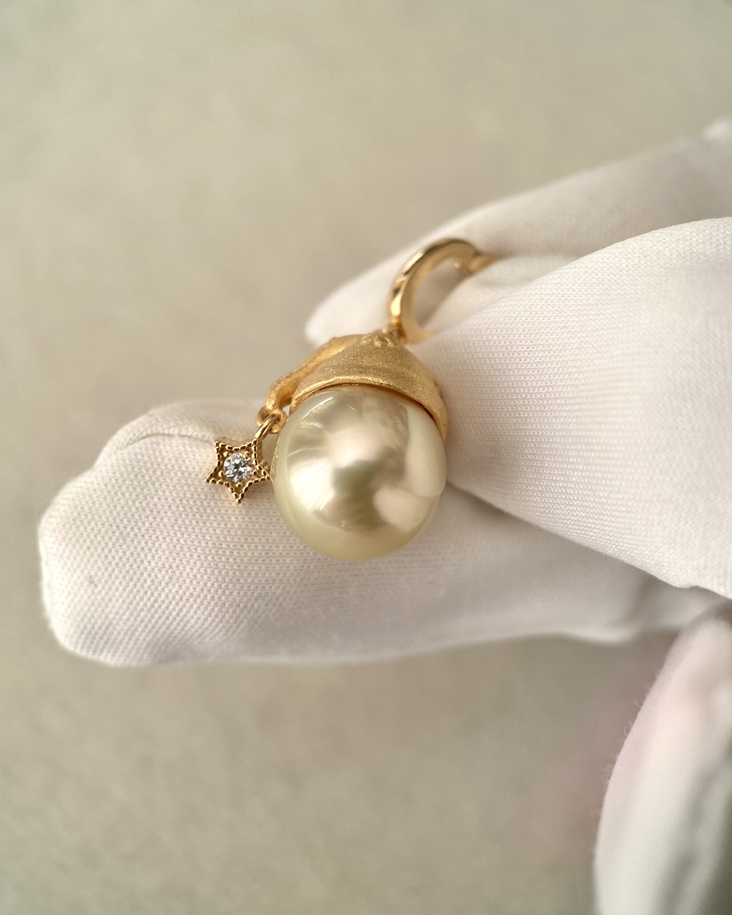 11.7mm Japanese Amami Ōshima Lemon-Gold Pearl Pendant, 6A Lustre, Fairy Nightcap Star in Matte Sand-Gold S925, Rare Exhibition Find Starlit Pearls